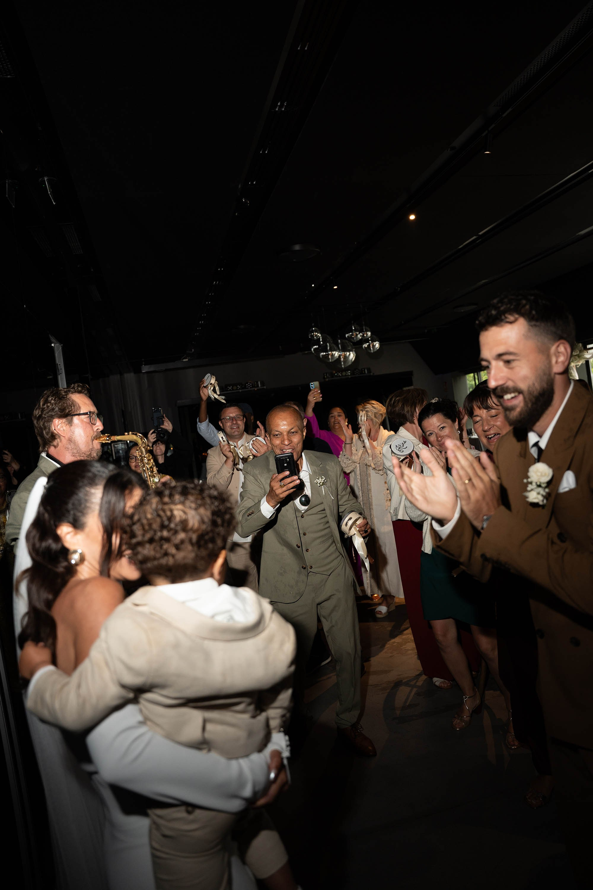 Sarah and Theo — VIVOOD. Fotógrafos de bodas de destino y creadores de contenido con base en España