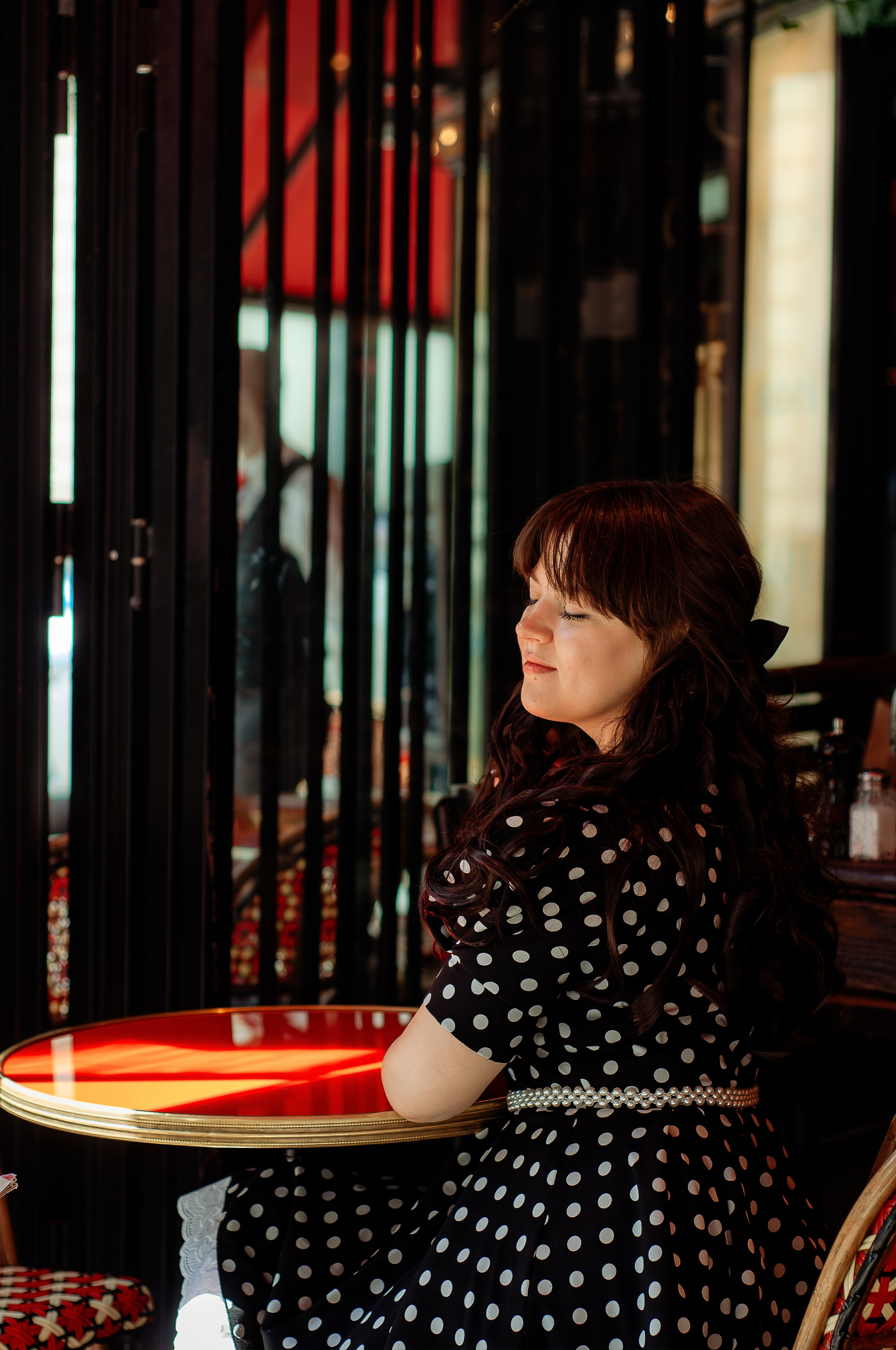 Женский портрет у Эйфелевой башни. Фотограф в Париже Полина Осипова