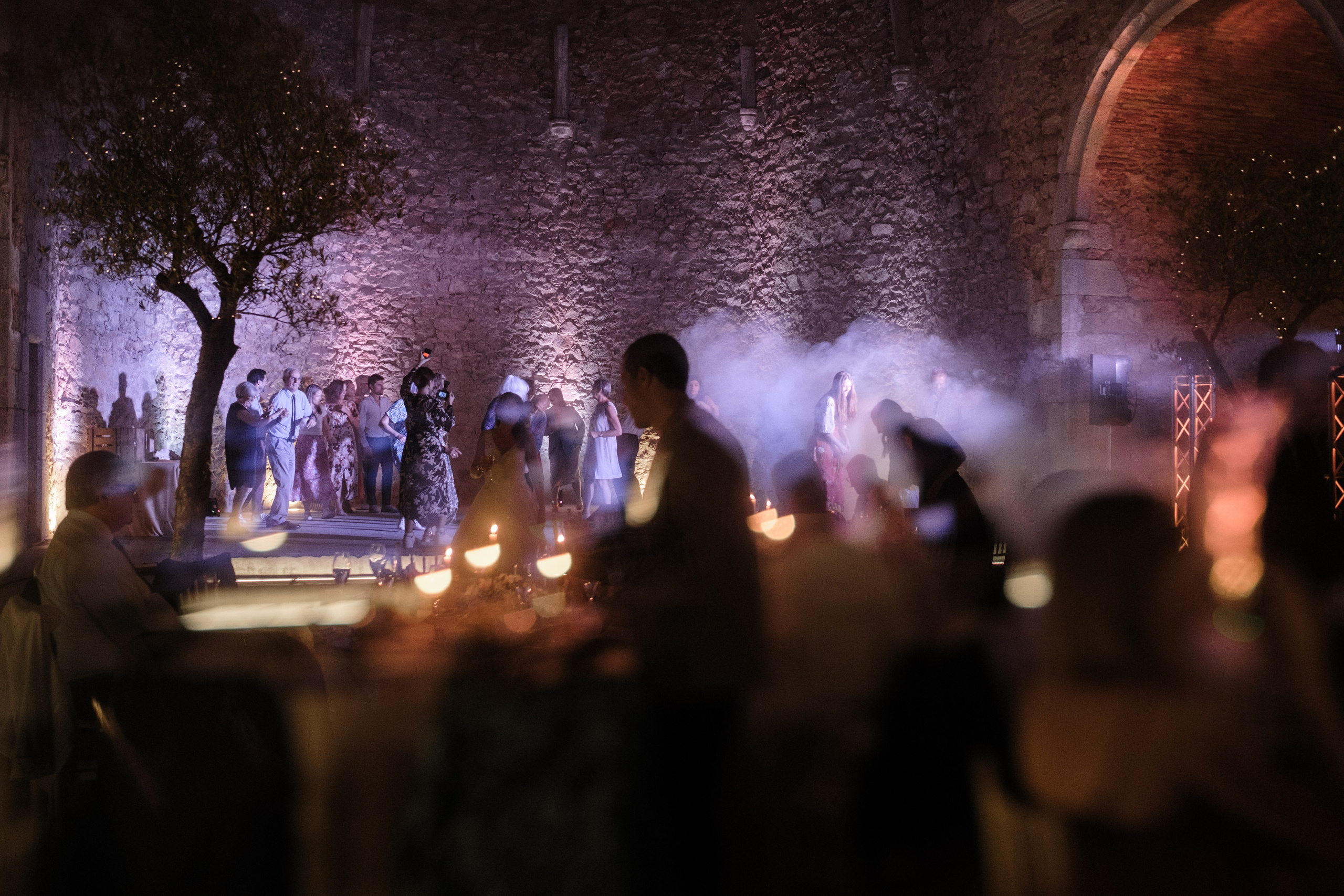 Svetlana & Alman. Monestir Sant Salvi. Paola fotógrafo / videografo de bodas en Barcelona