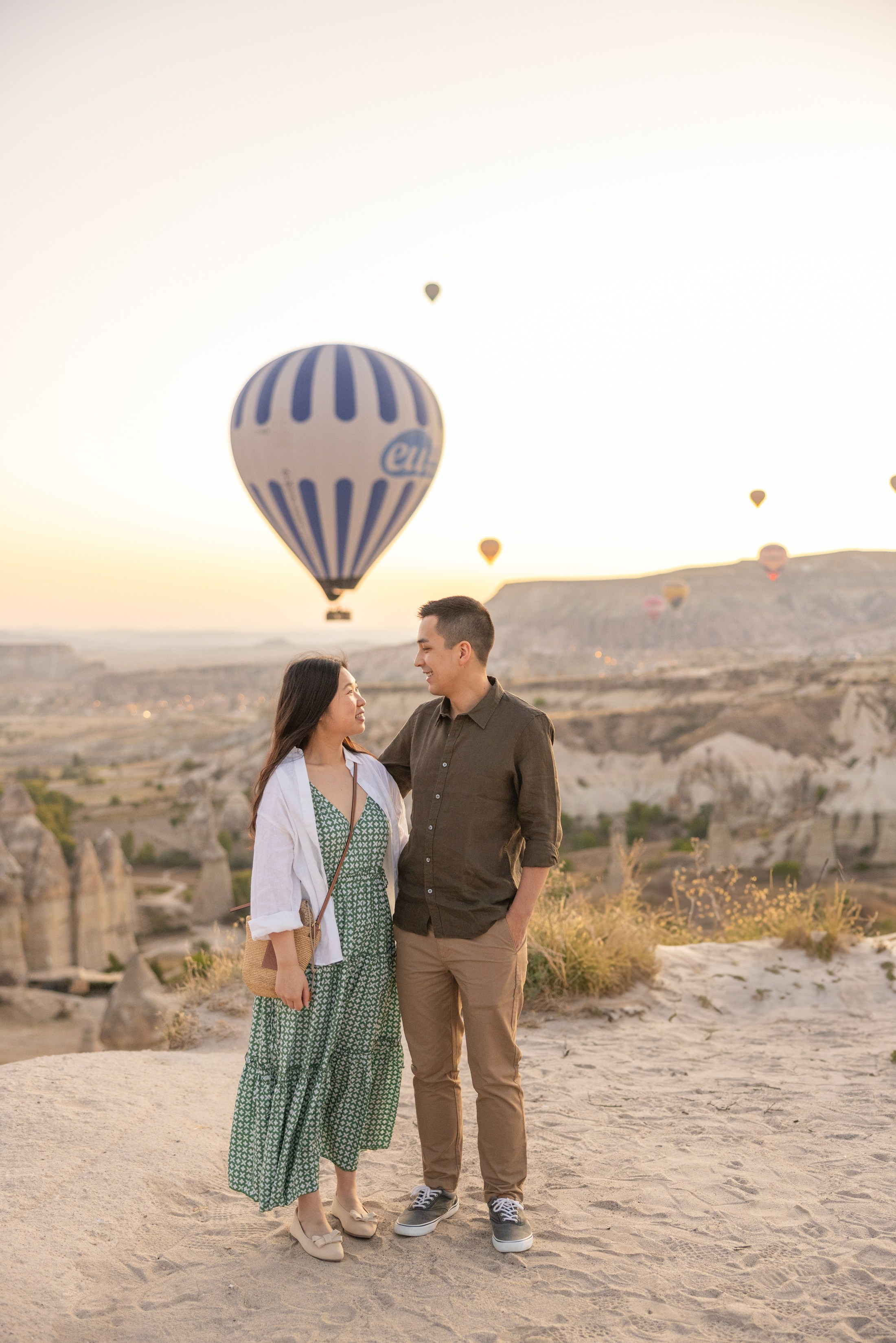 Romantic Love Story Photoshoot with Hot Air Balloons in Cappadocia. Julia Ganch I Fashion Wedding Photography I Cappadocia Turkey