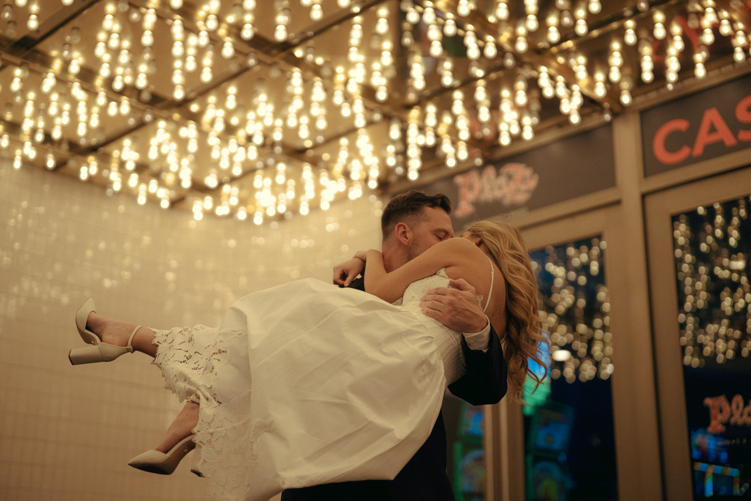 Isabela&Sean. Wedding & elopement photographer Viktoriya Kravtsov. Las Vegas