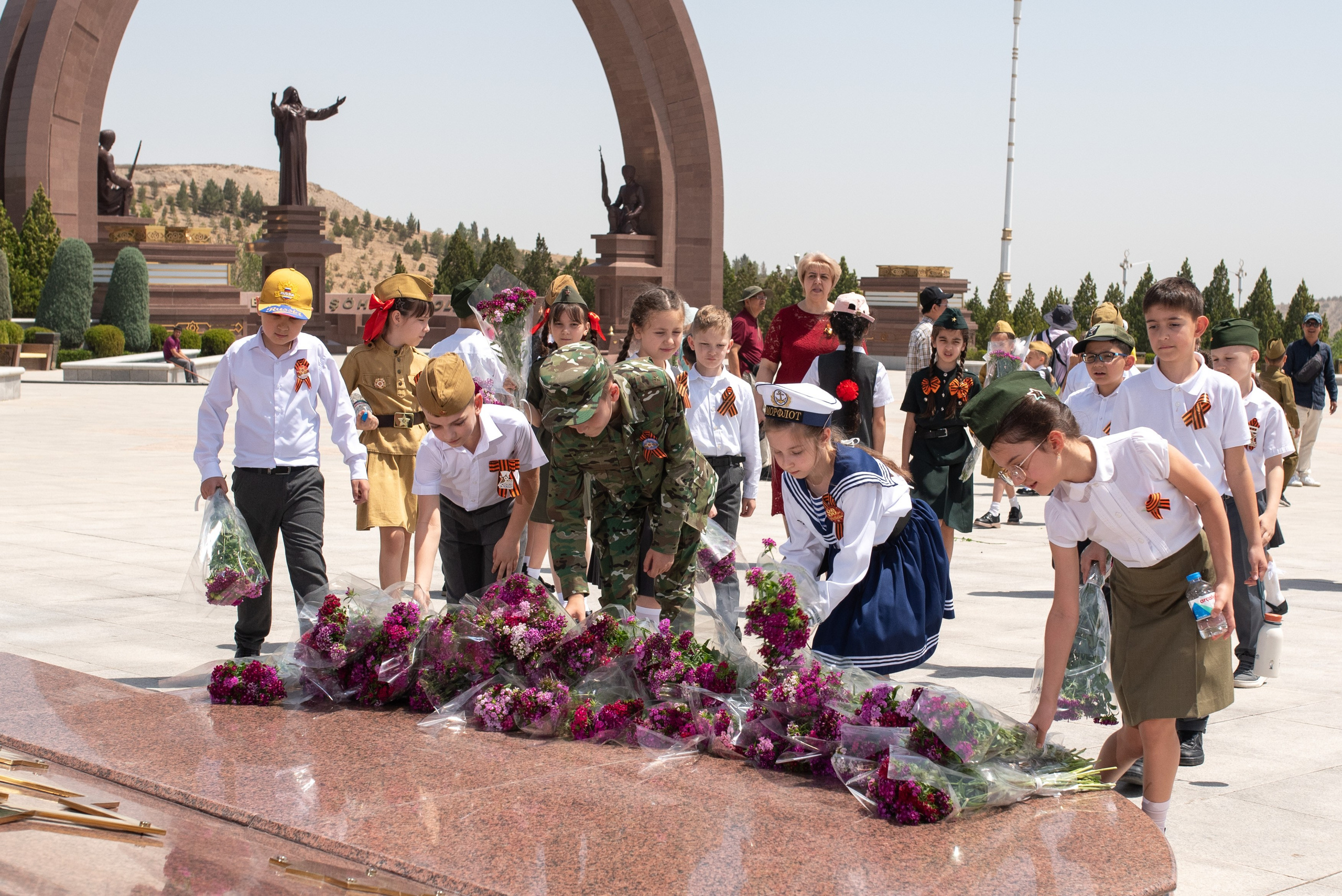 Вечный огонь 2"А» класс. Ваш фотограф в Ашхабаде Гамлет Осипов