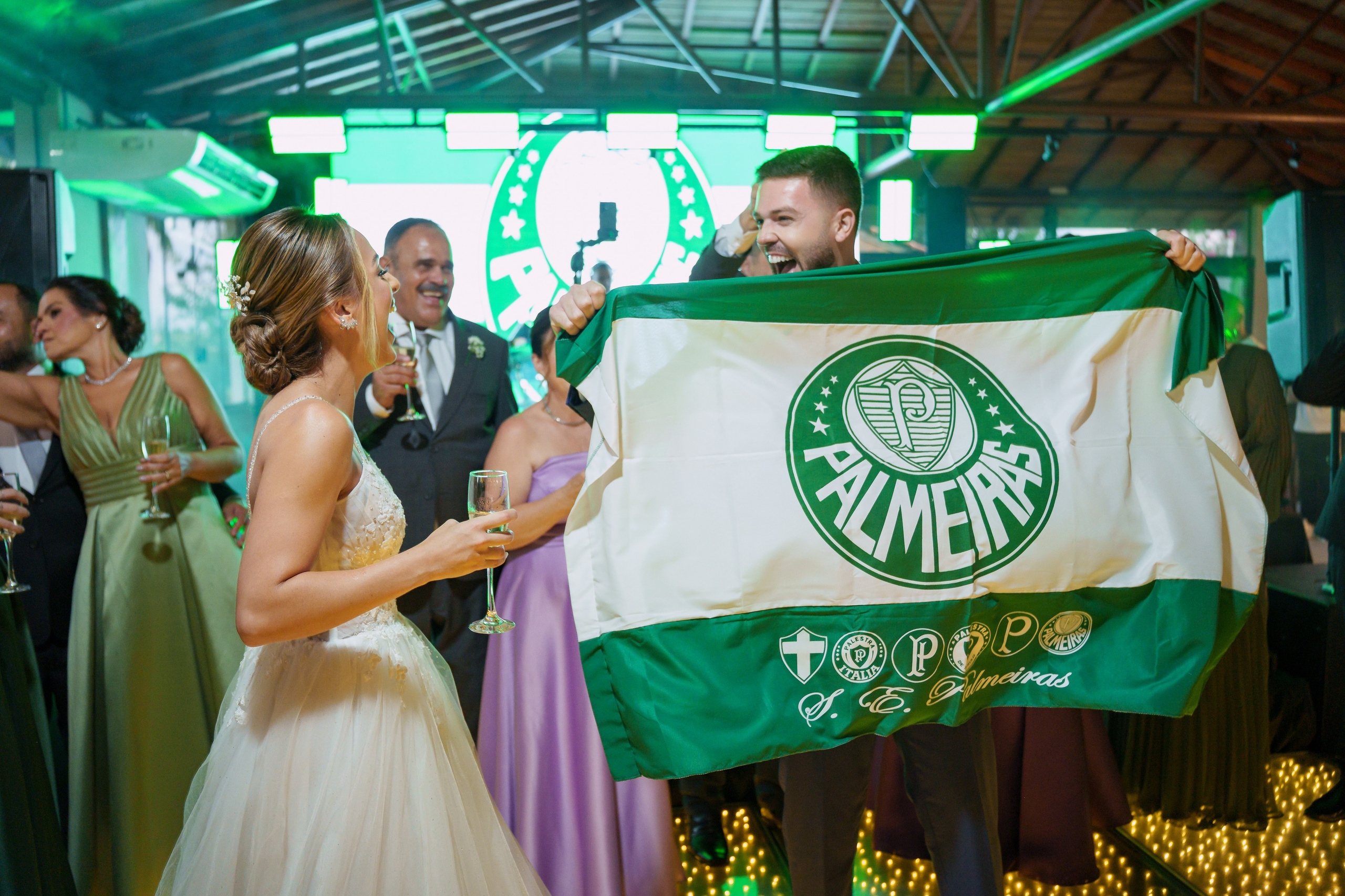 História de Aline & Gabriel. O Casal Dos Noivos