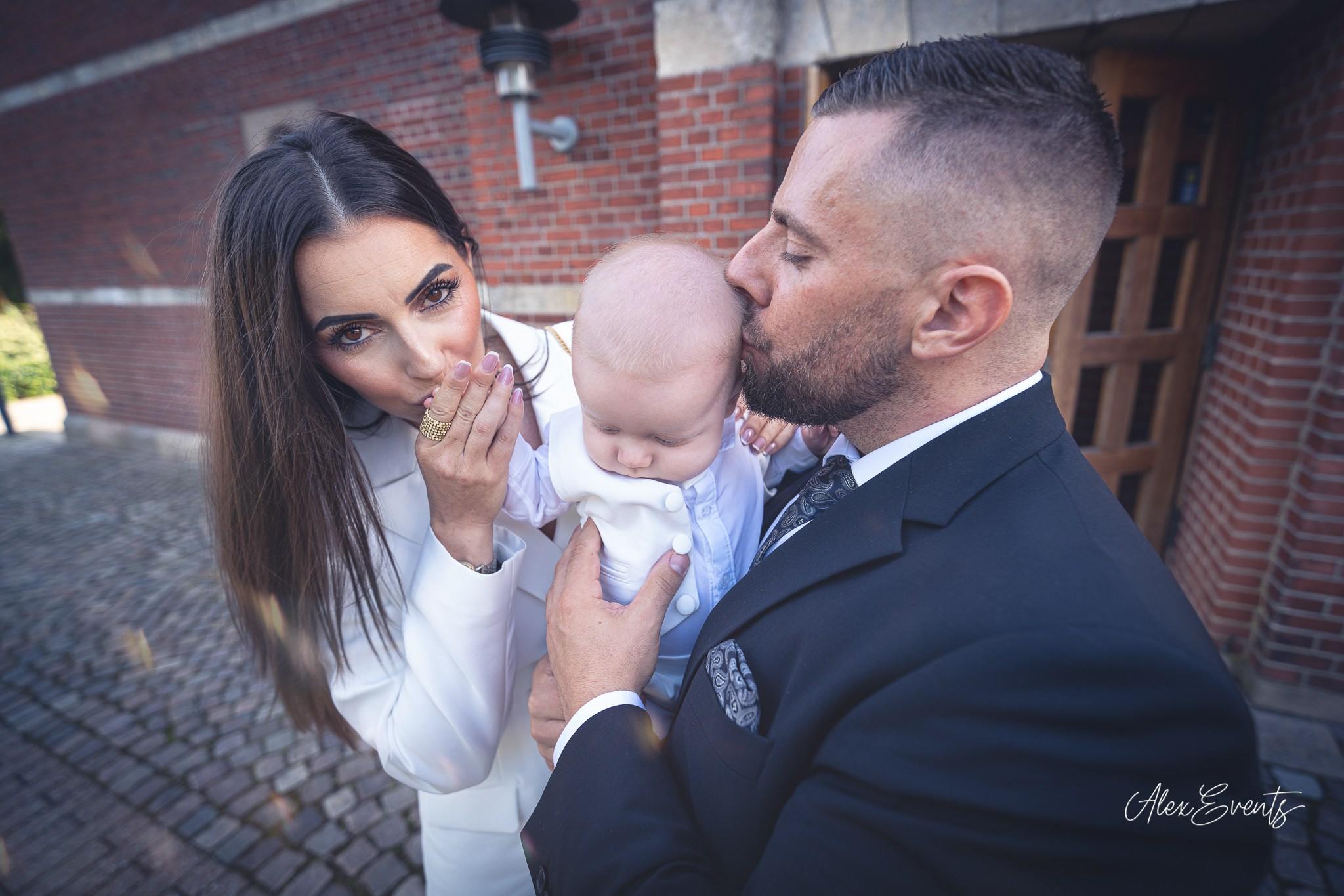 Botez fotografiat in Danemarca la biserica si petrecere | Alex Events. AlexEvents Fotograf / Videograf de evenimente Danemarca DK Horsens, Arhus, Odense, Vejle.Nunta, botez, foto-studio