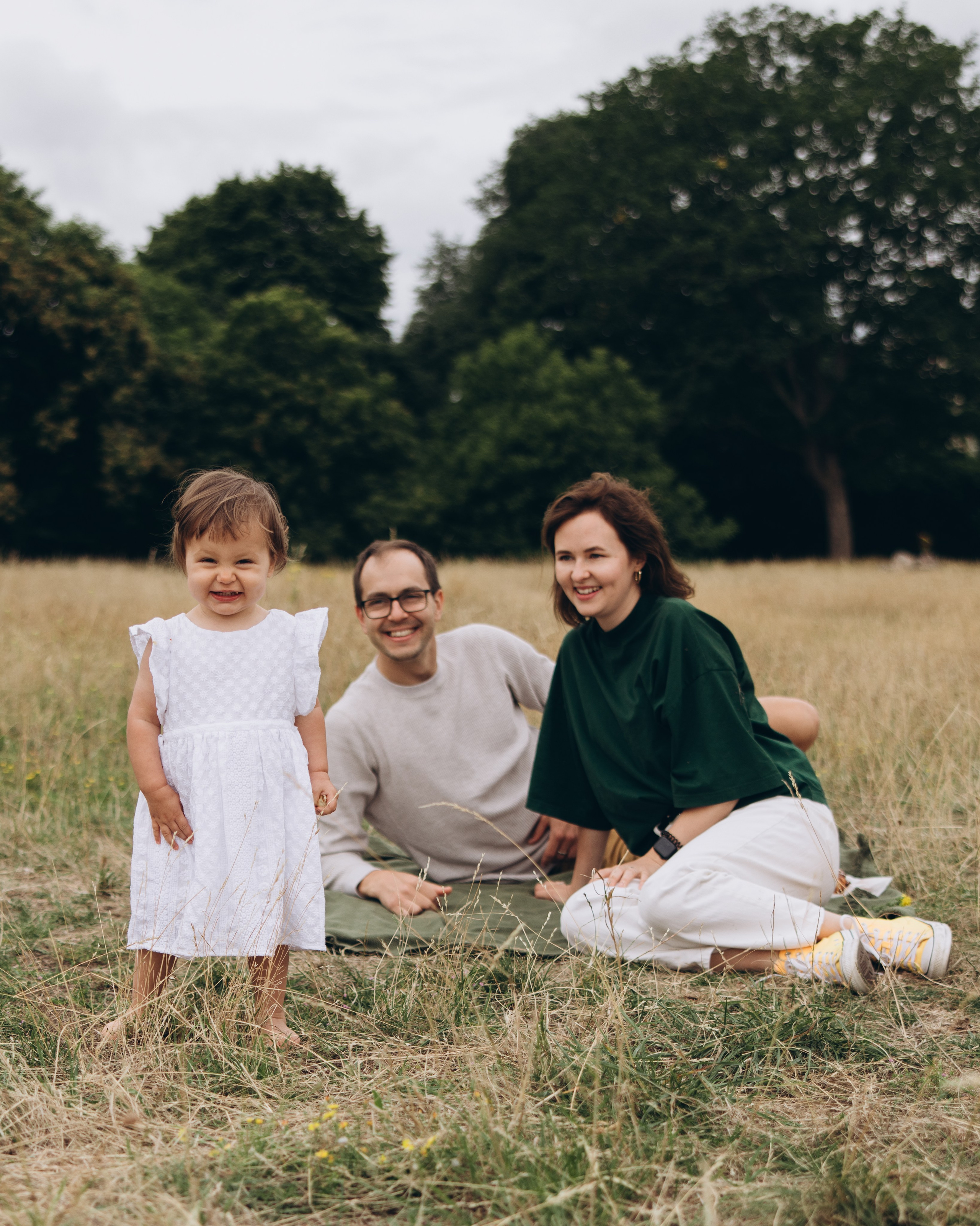 Milena with parents (Greenwich Park). Anastasia Klink, Photographer in London
