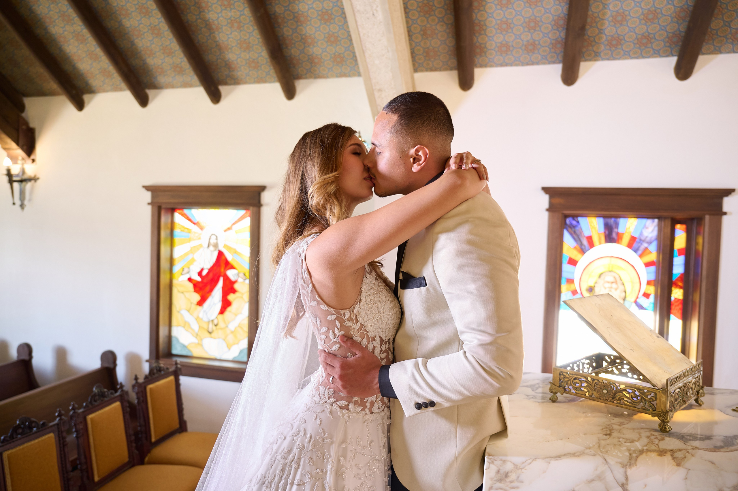 Fotografo en Colombia. Wedding Photography & Videography by ZZ Hendrick | Capturing Your Love Story in Colombia & USA