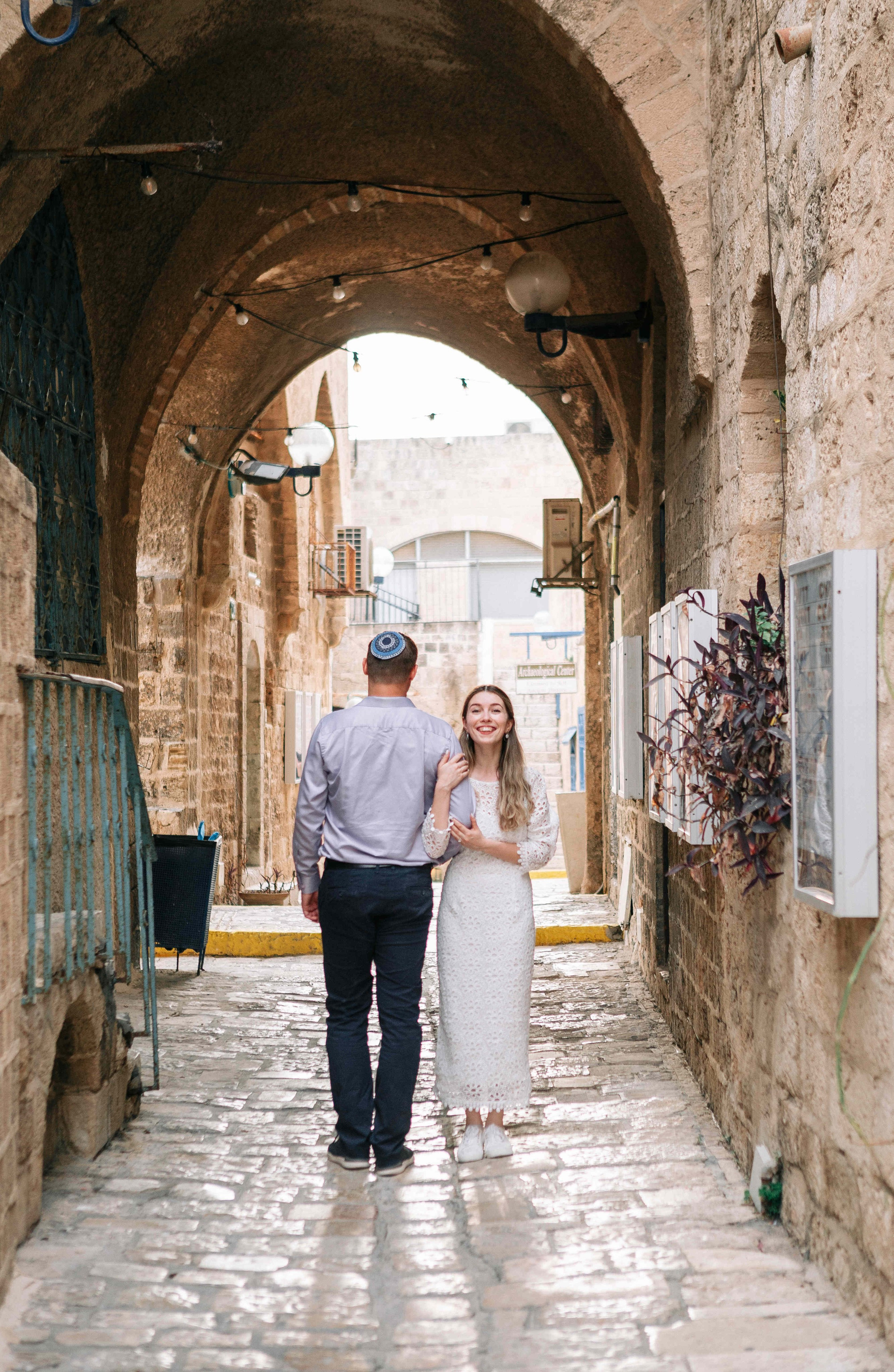 LOVERS IN JAFFO. PHOTOGRAPHER IN ISRAEL