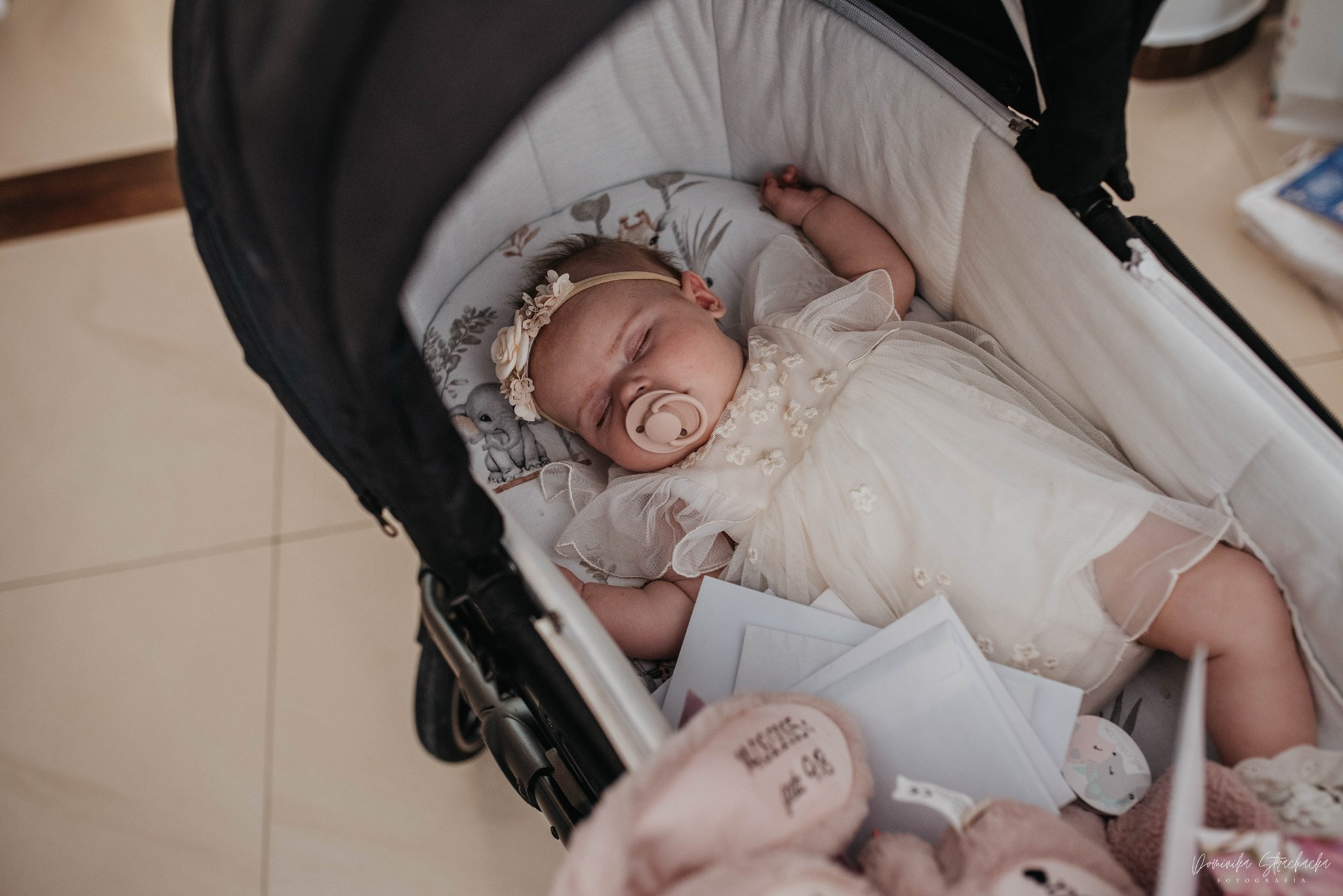 Chrzest Święty Alicji. Dominika Strachacka Fotografia | Fotograf ślubny i rodzinny Opole Lubelskie Lublin