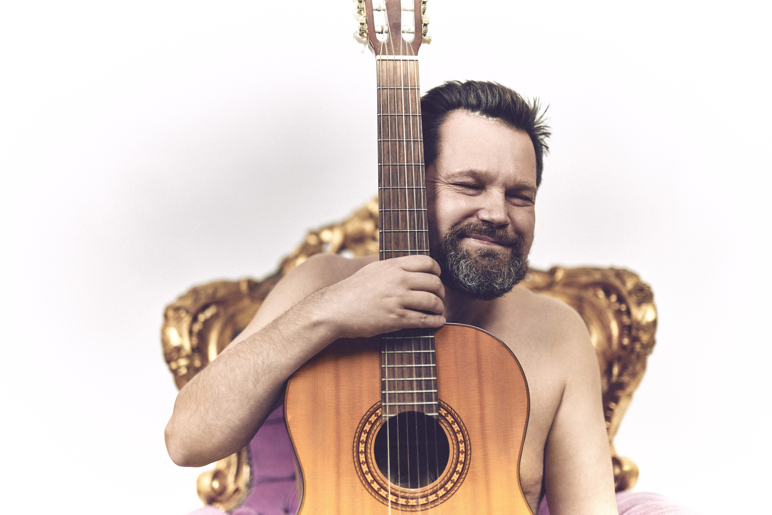 Portret męski charakterystyczny - Daniel niebieskooki smok - fotograf Andriej Szypiłow