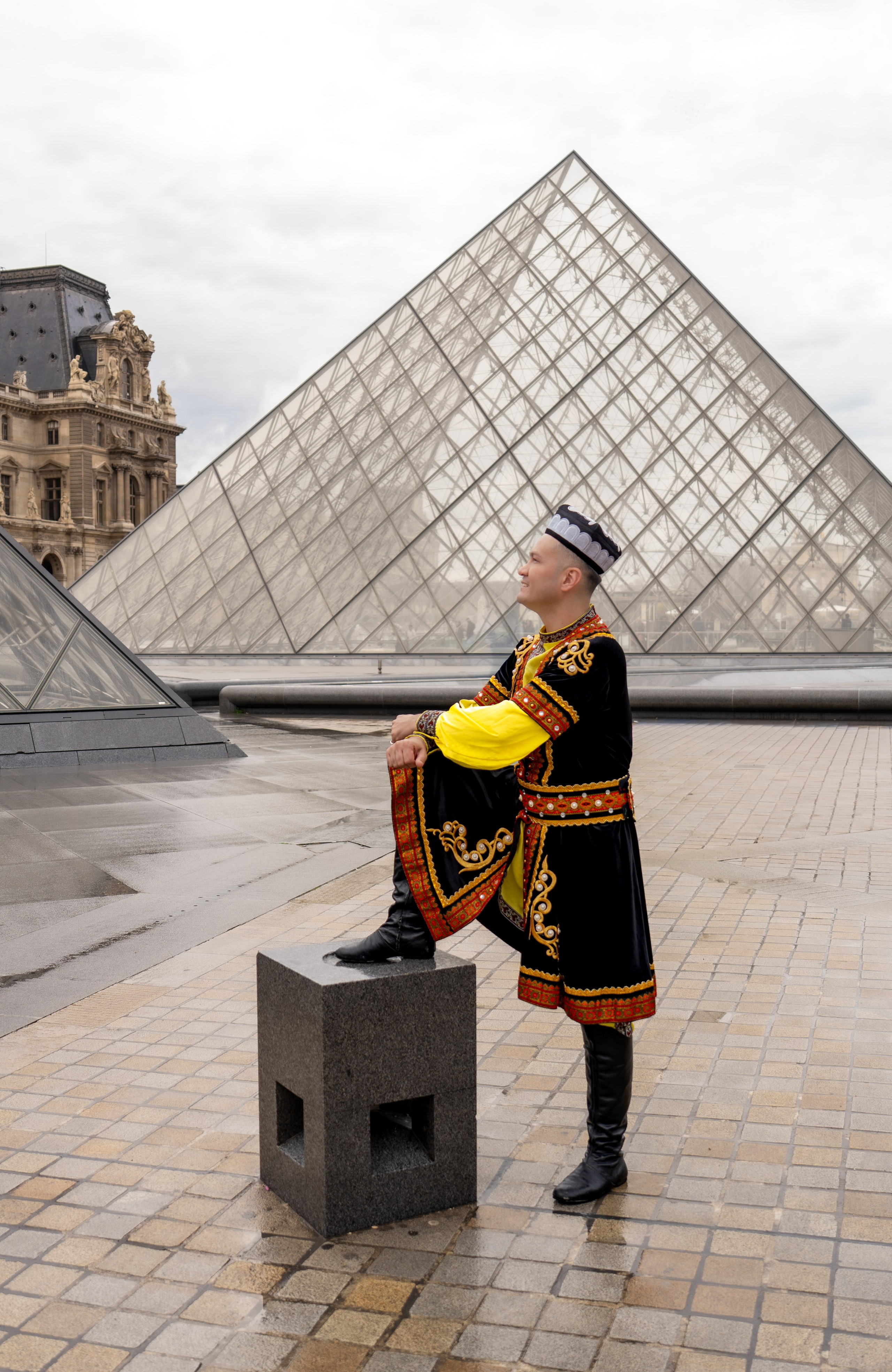 Echo of home. Nina — Fashion & Beauty Photographer in Paris | Portrait Photoshoots
