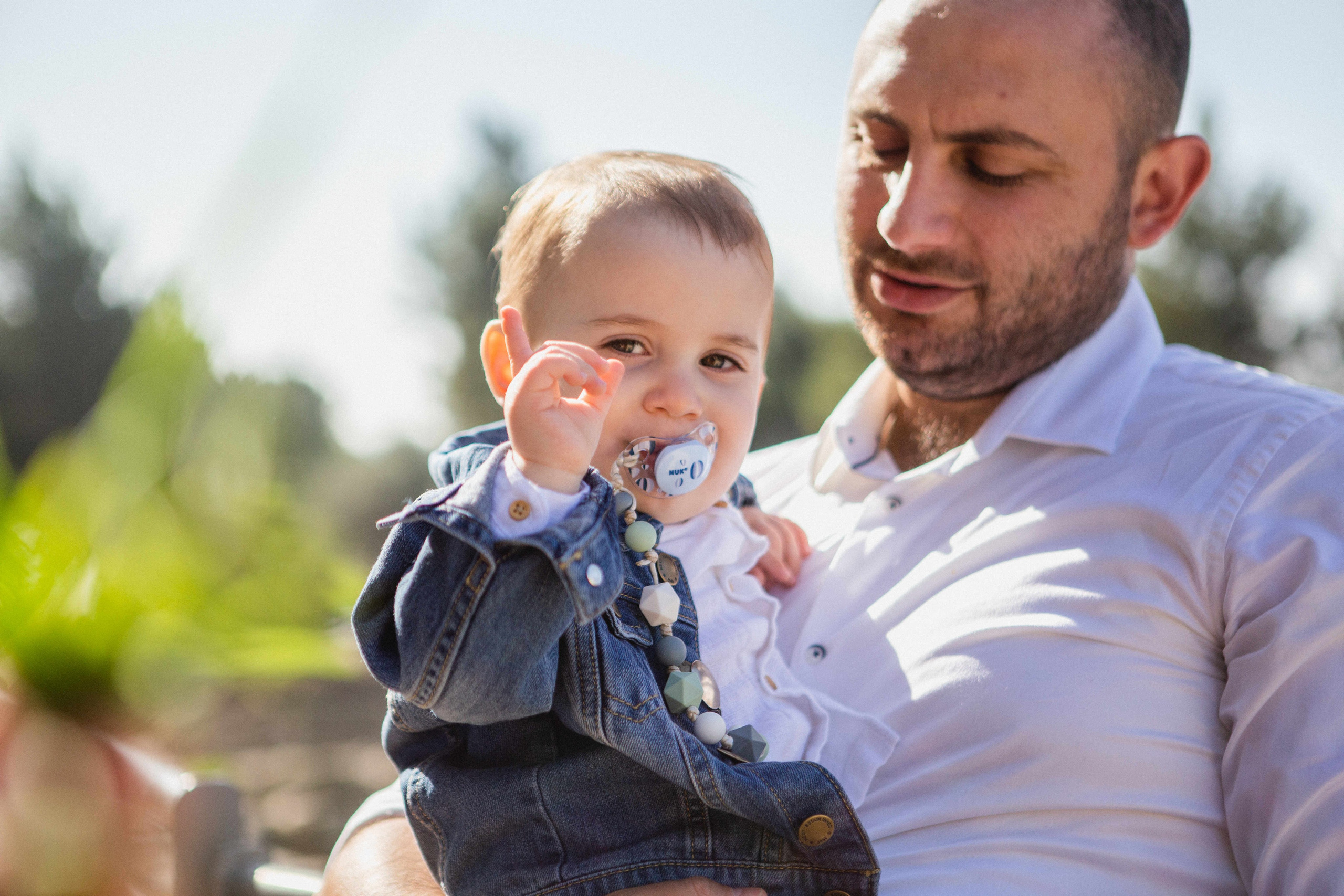 AT THE WALLS OF THE OLD CITY. PHOTOGRAPHER IN ISRAEL