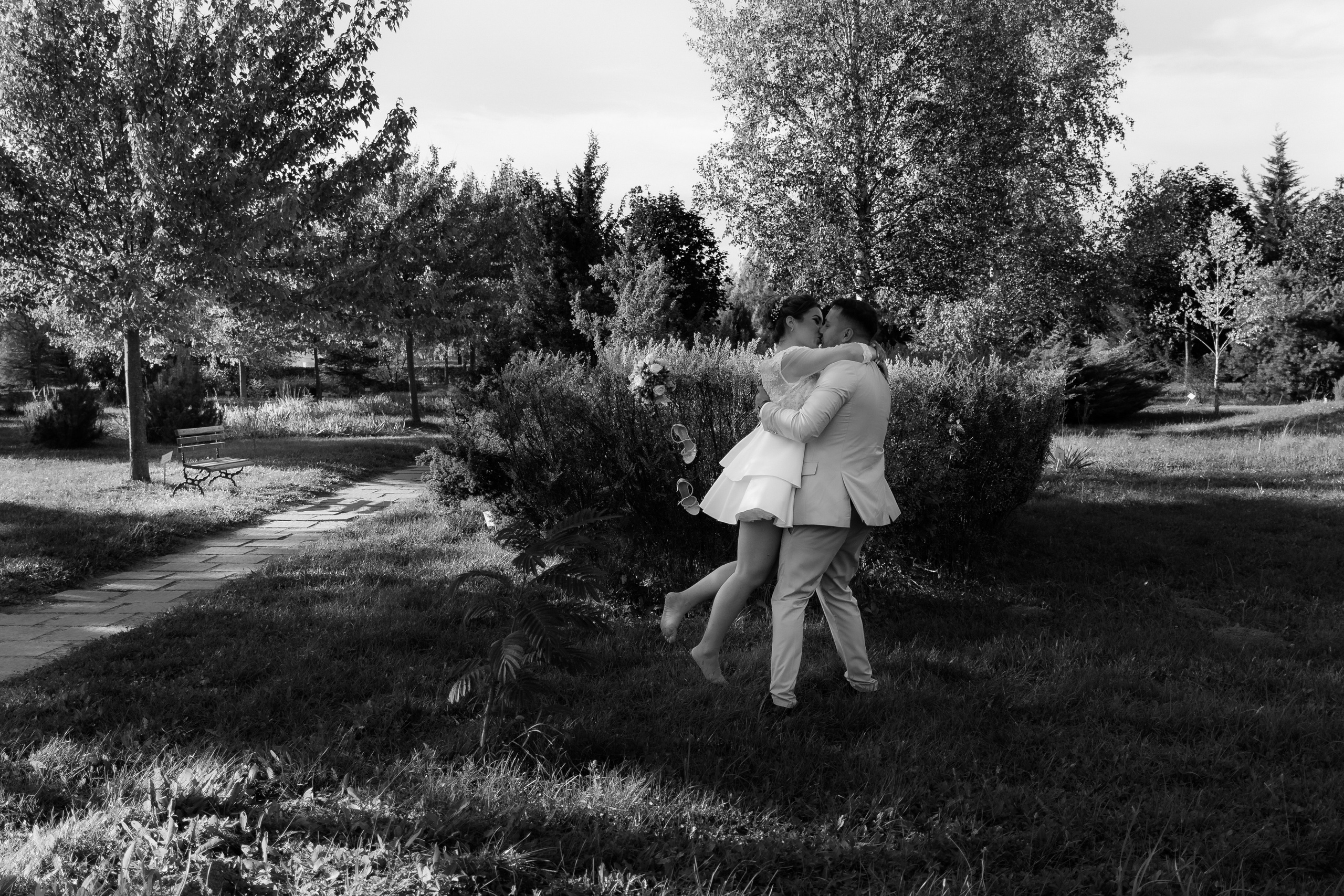 Ramona & Sebi. Fotograf si videograf — evenimente si studio