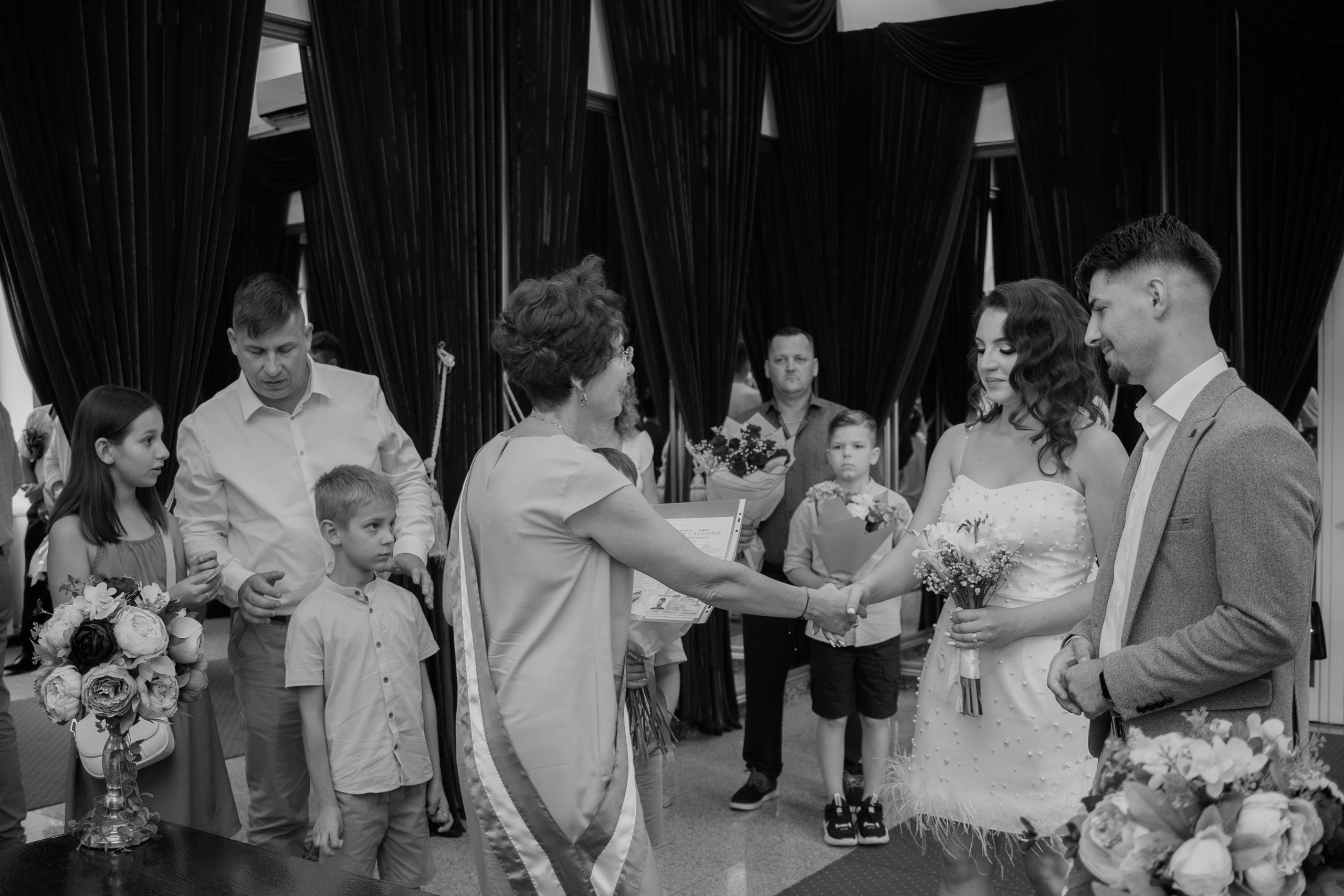 Ana & Mihai. Fotograf si videograf — evenimente si studio