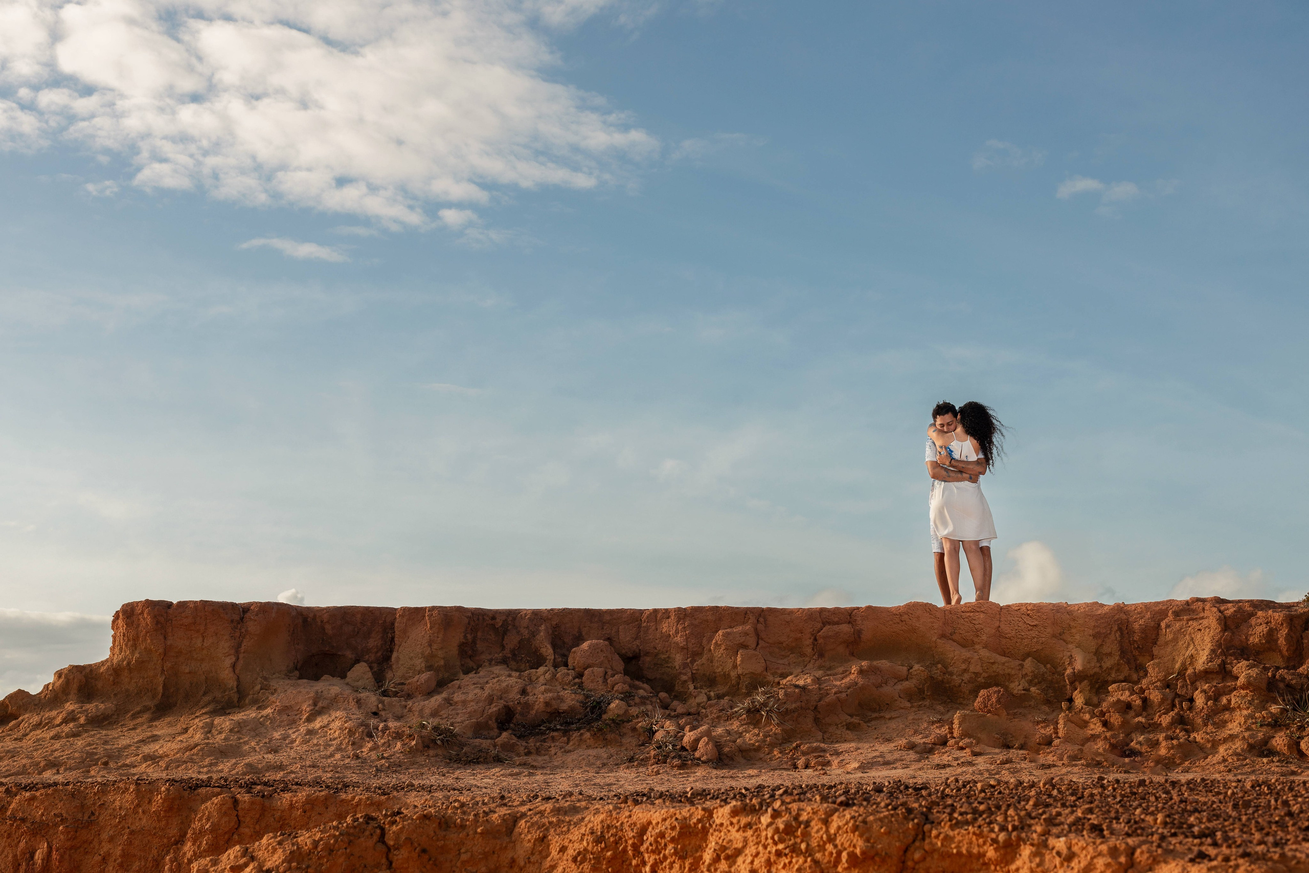 Ensaio de casal na praia, pedido de noivado, pedido de casamento - cerimônia - casamento diurno