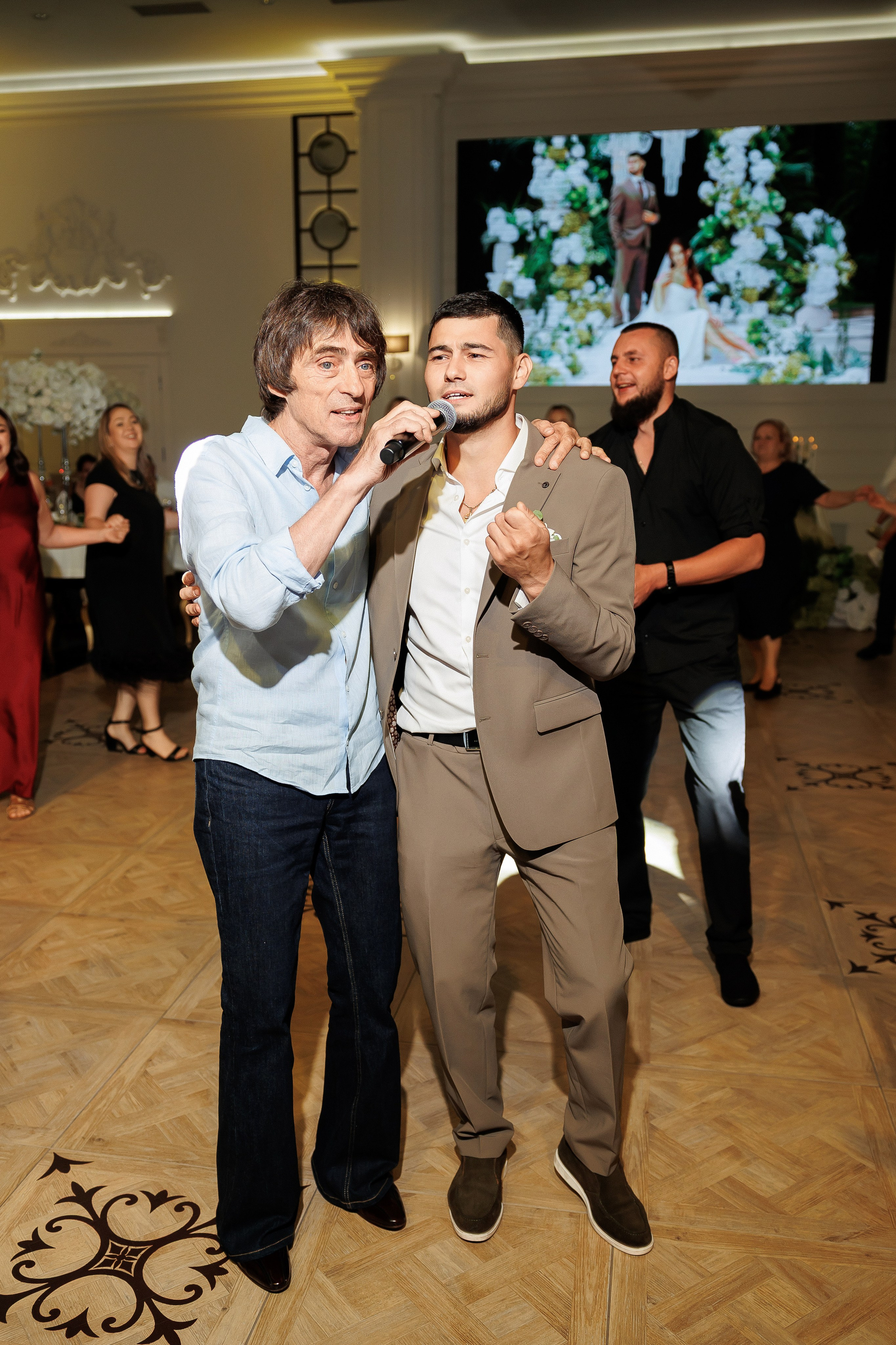 Eugen & Livia — Grand Elysee — Wedding Day. Servicii Foto și Video 067188353