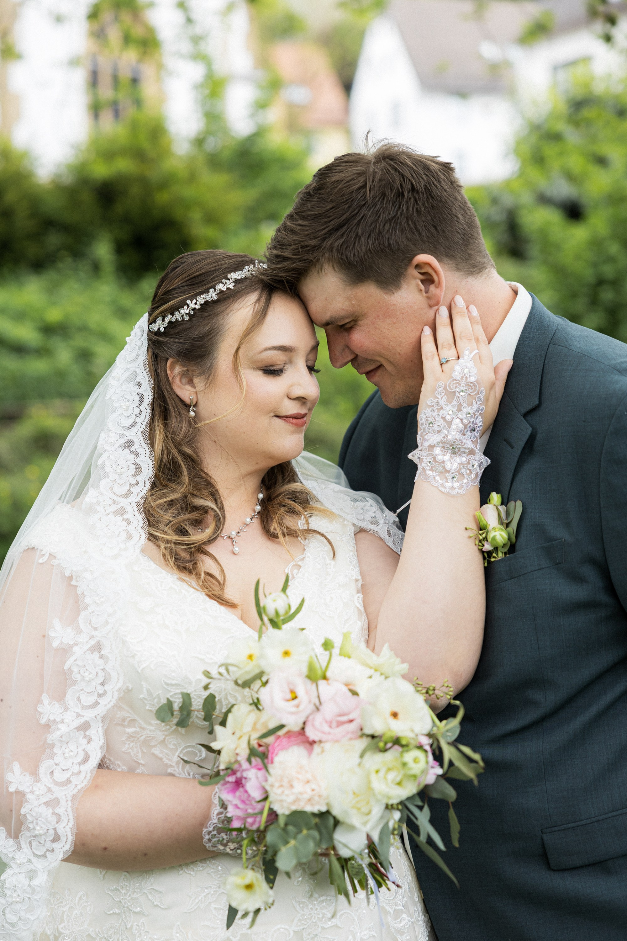 Kirchliche Trauung in Oerlinghausen – Emotionale Hochzeitsfotos & Stilvolle Reportagen!. Hochzeitsfotografin in Gütersloh | Authentische Hochzeitsreportagen | TK Photographie