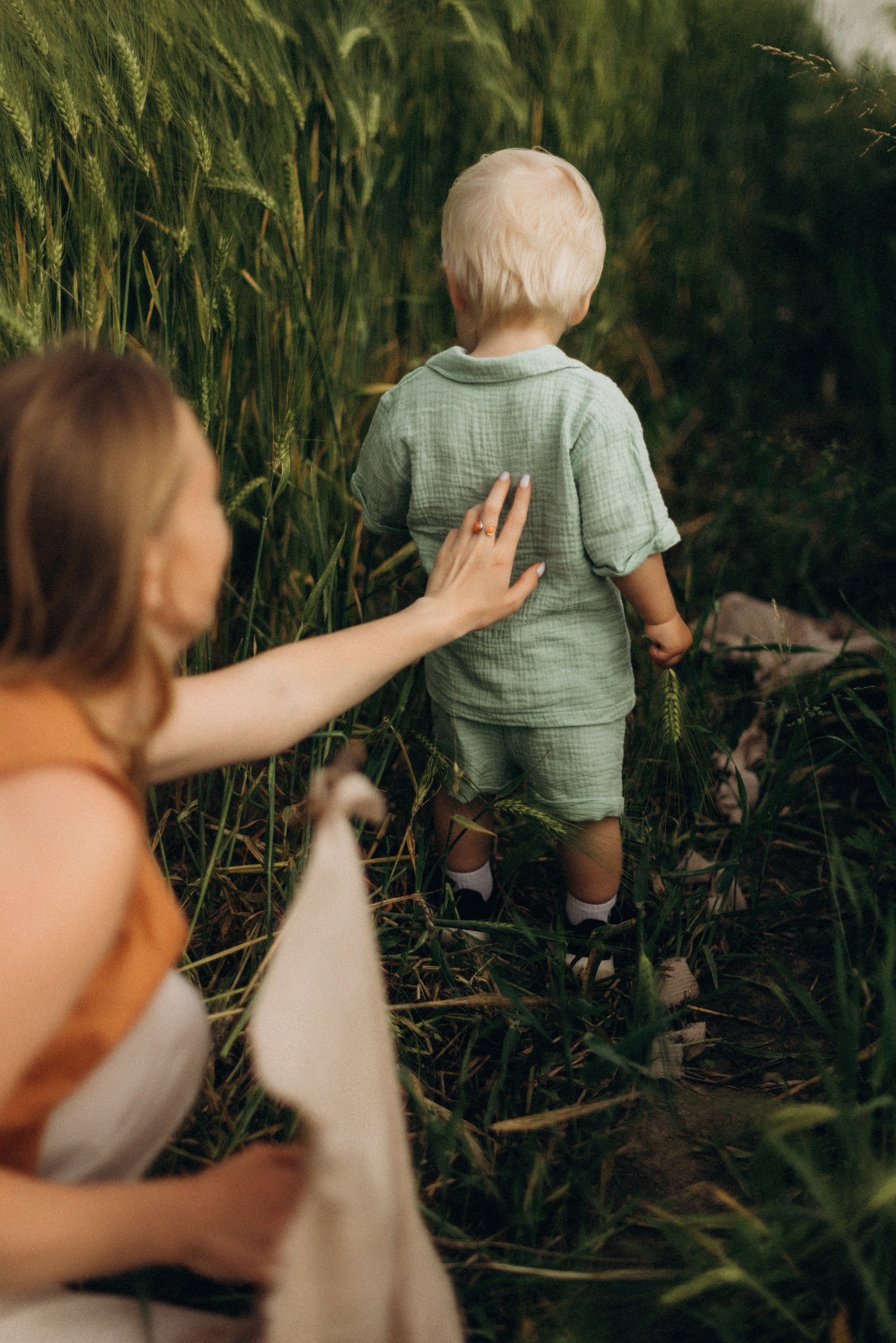 Семейная фотосессия в клубнике. Семейный фотограф Лейпциг, Германия