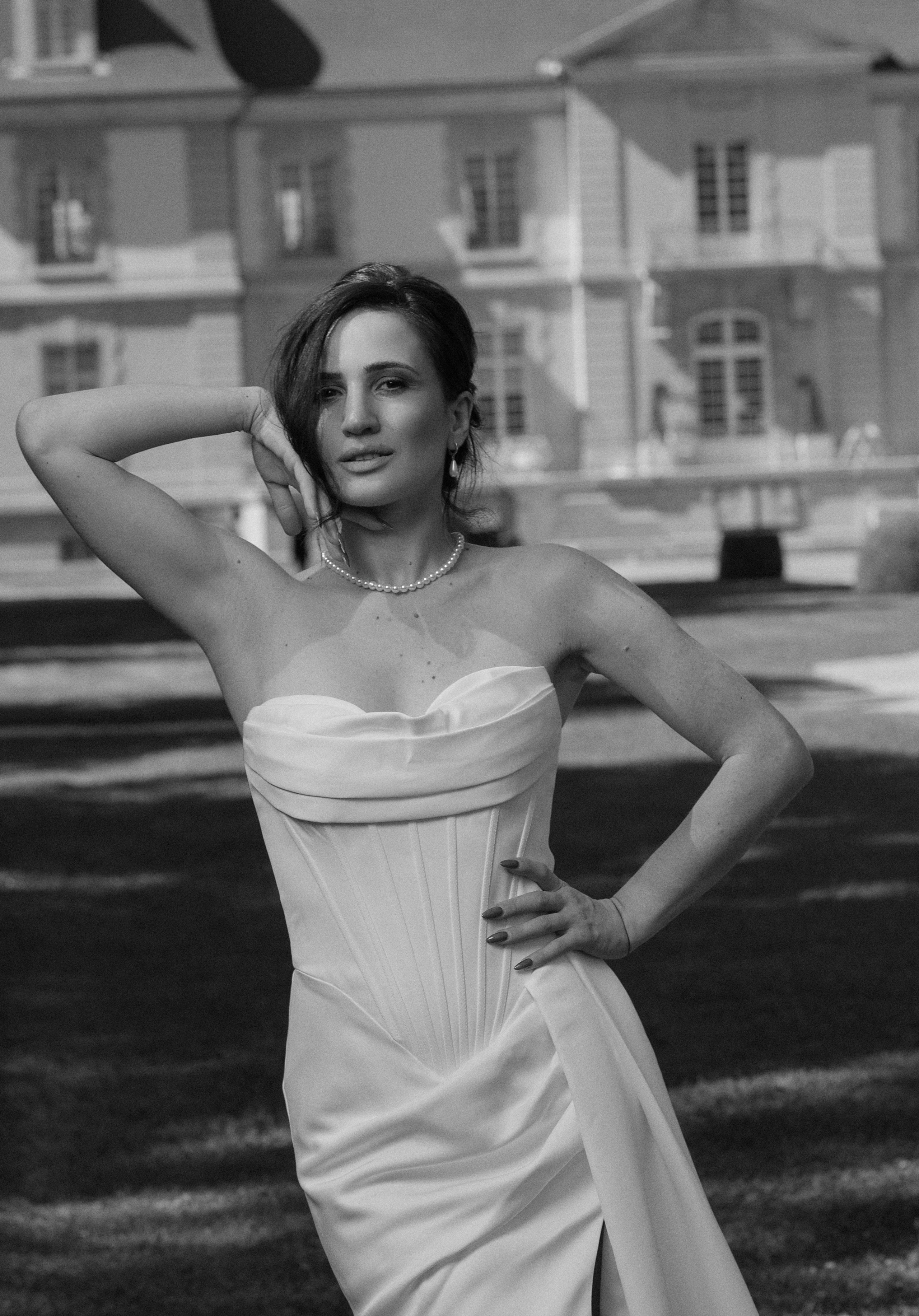 Photographe mode Lyon portrait féminin robe blanche shooting extérieur