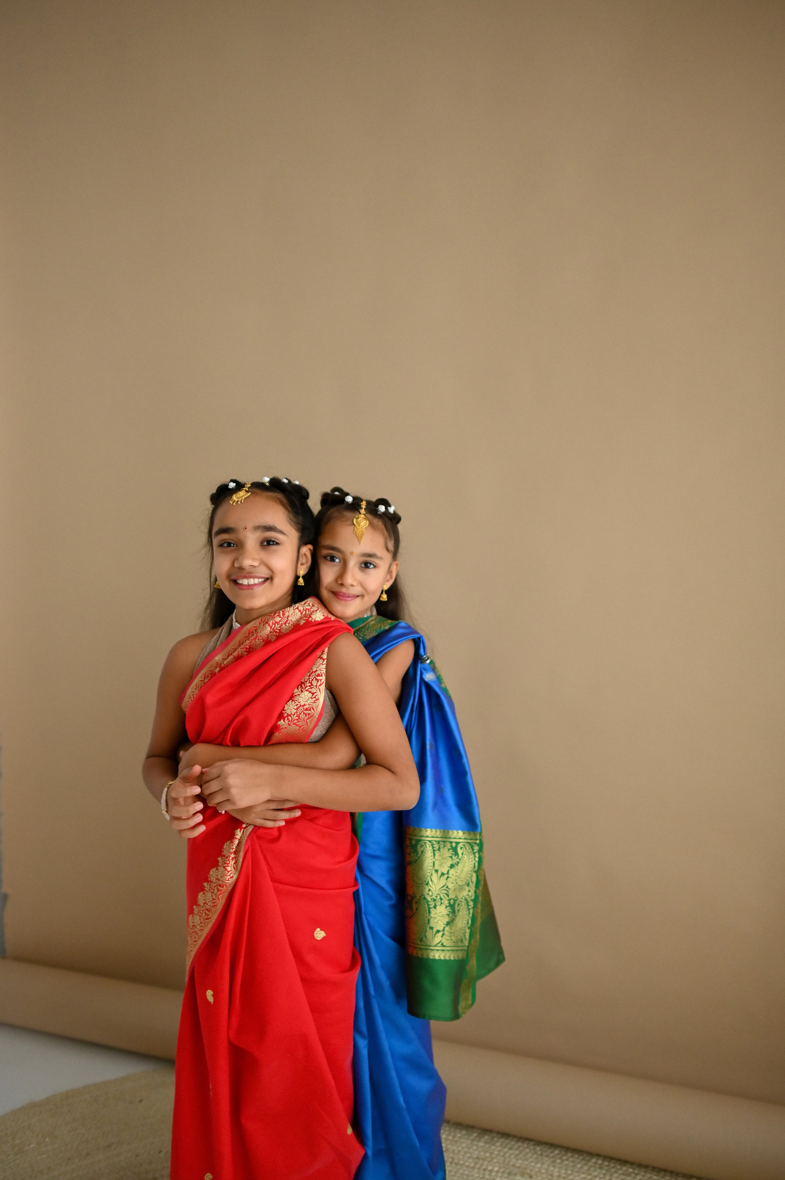 Сестры. Детский и семейный фотограф в финляндии дина пулкка. контент фотограф