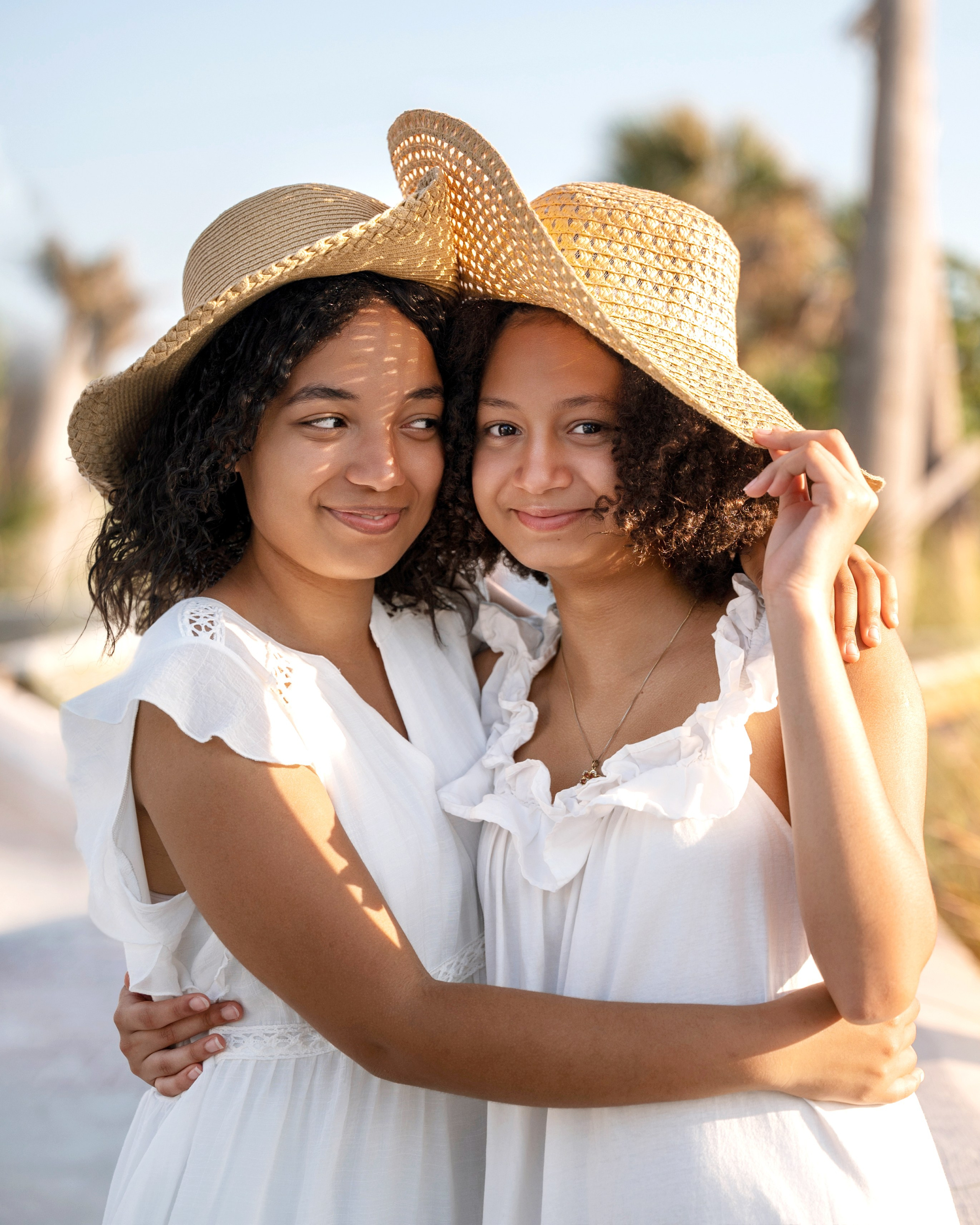 Sisters. Portrait, kids and family photographer in Wesley Chapel Alina Alice Osipova