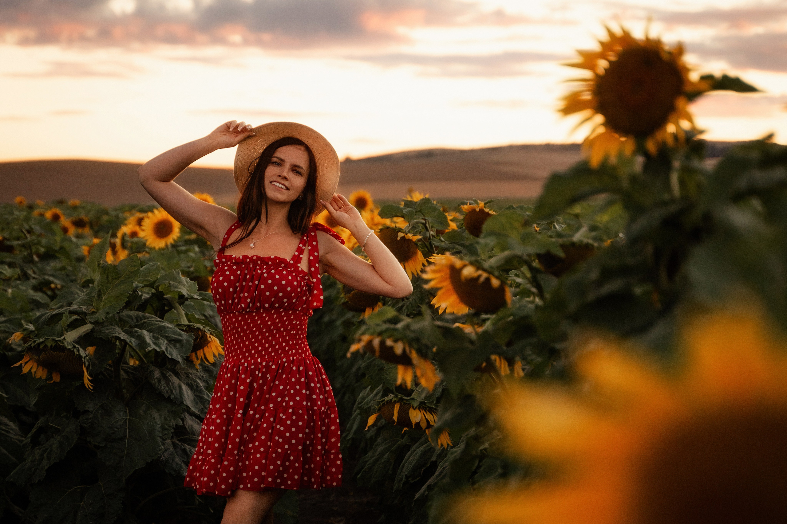 Beautiful young woman posing in sunflower field at sunset, Marbella photographer