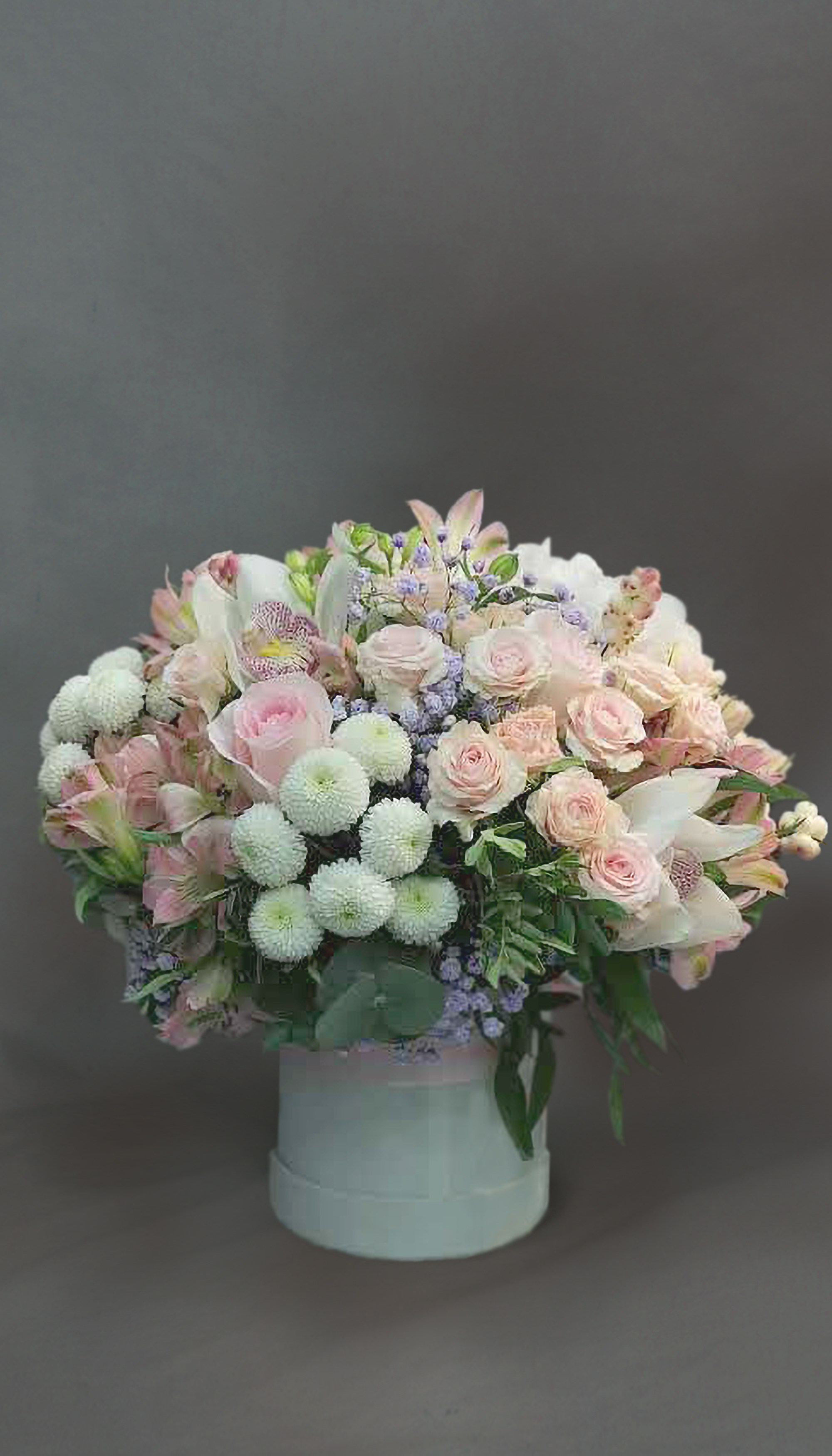 Ziedu pušķi kastē. Event design, decoration, floristry, gift, Irina Novika, Riga, Latvia