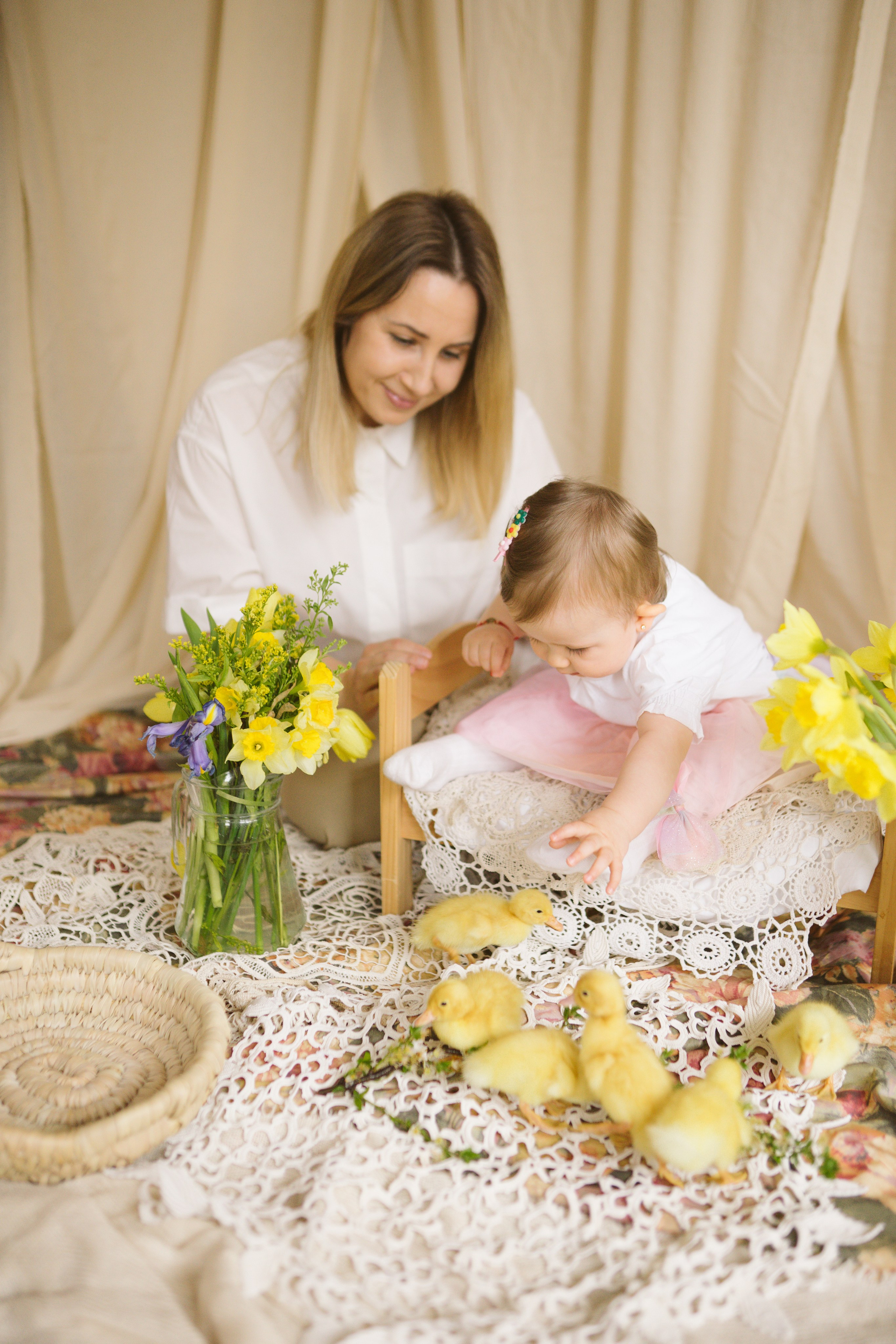 Ședințe Foto de Paște Brașov: Gălbenuș | Mădălina Beda. Madalina Beda- Artist vizual, fotograf, doula la nastere, consultant babywearing Brasov si in toata tara