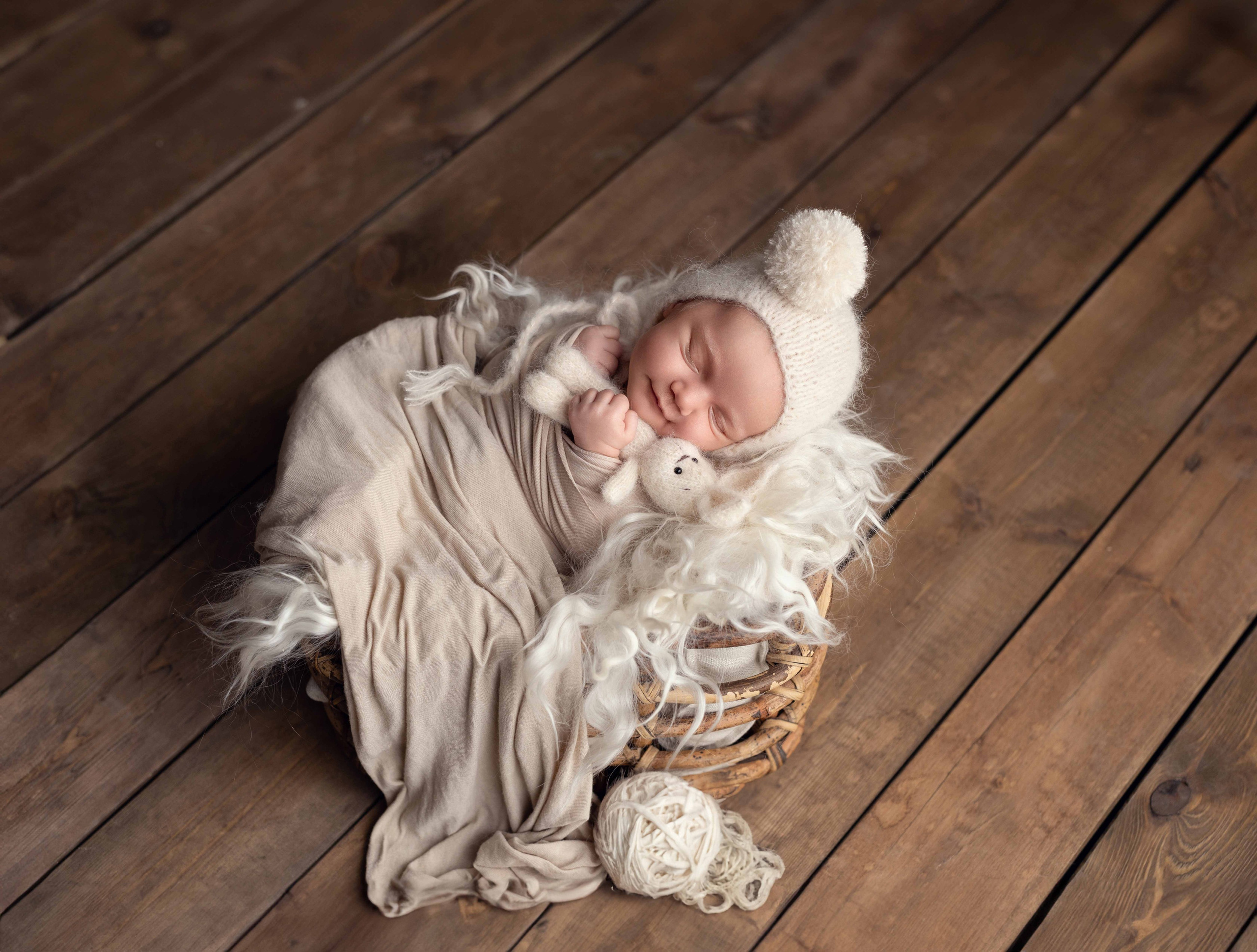 Newborn Classic. Newborn, kids, family photographer based near Zurich, Switzerland