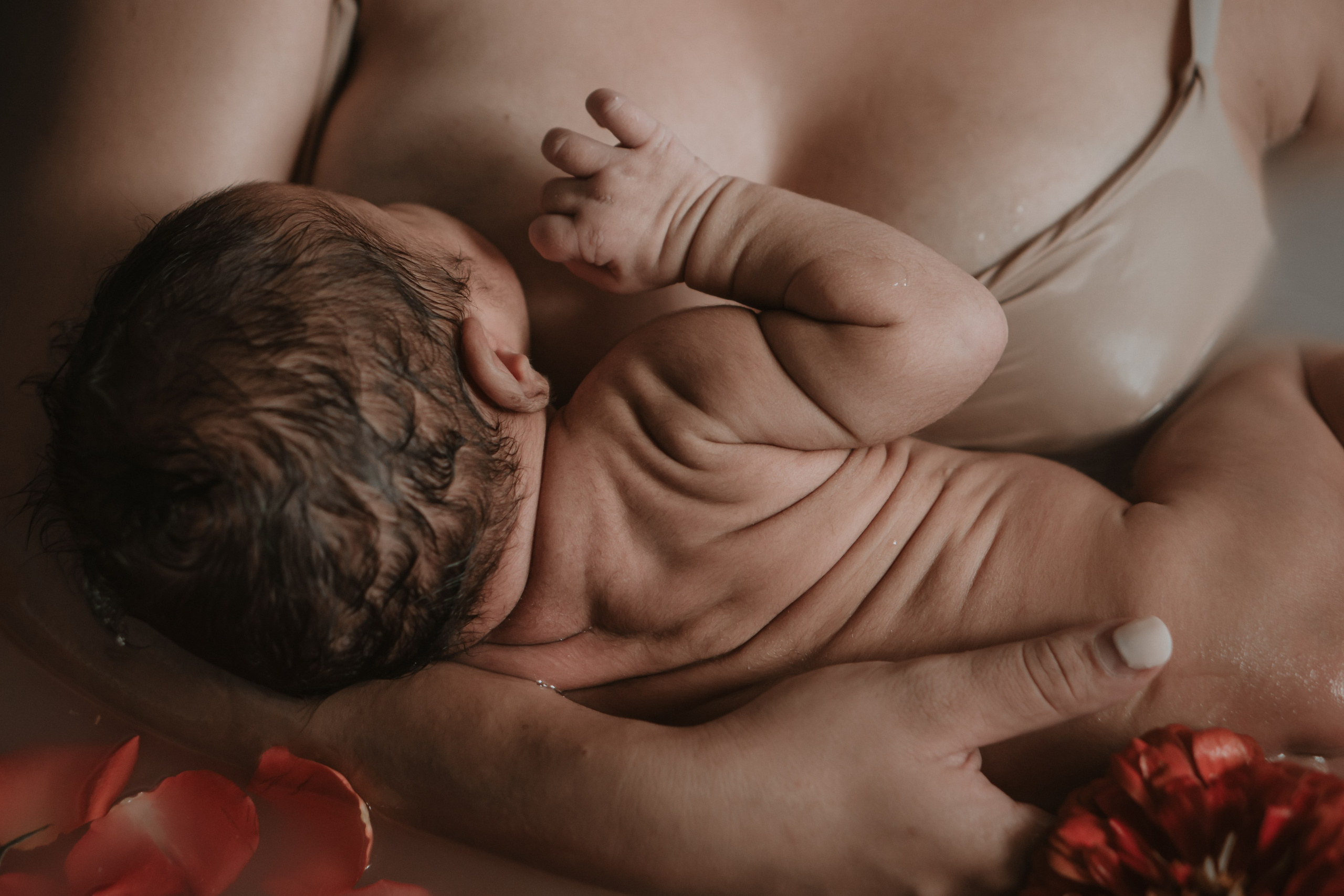 Monika, Pool newborn shooting. Family photographer Aargau Zurich