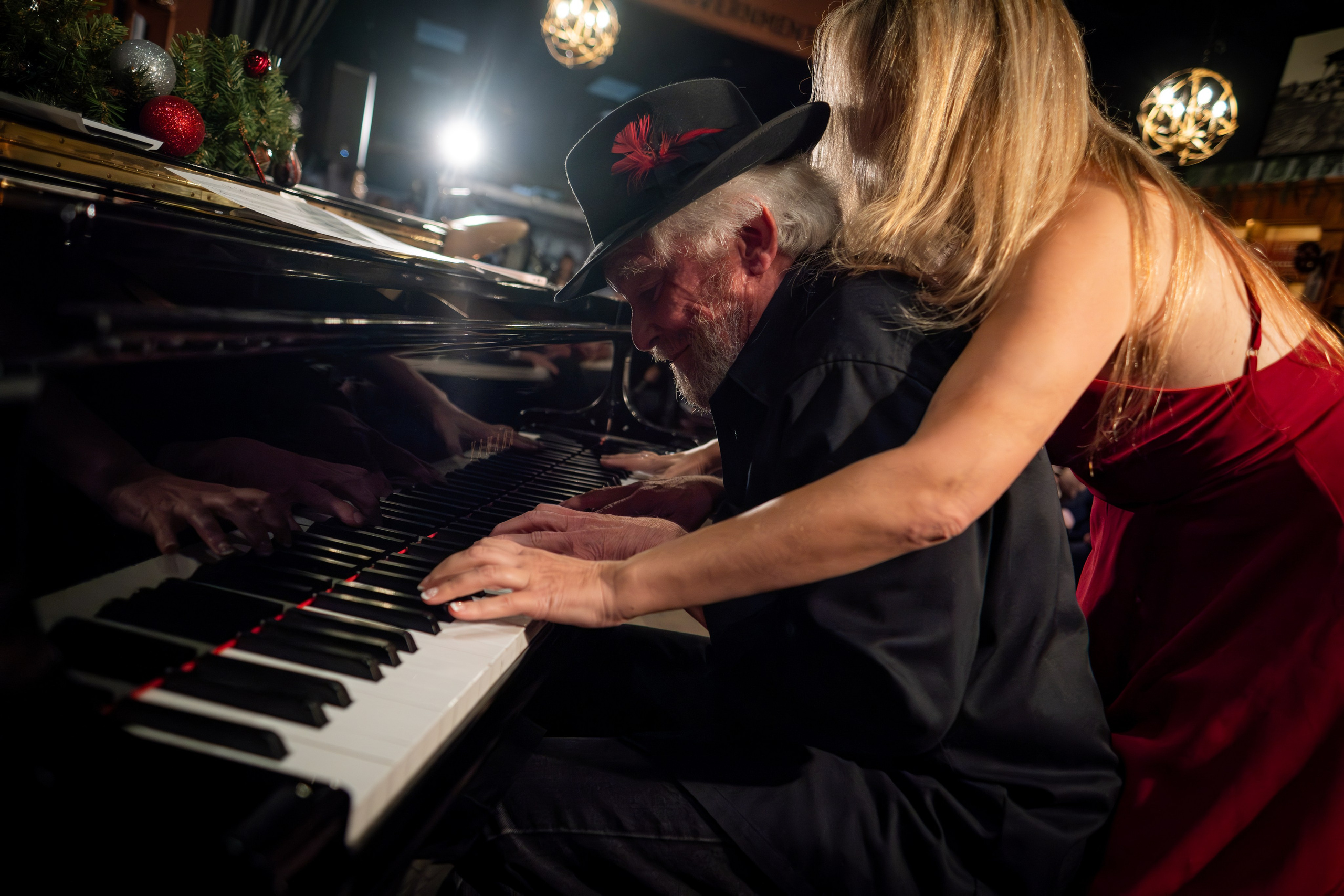 РОЖДЕСТВО / ЖЕНЯ БЕРКОВИЧ. Reportage concert portrait photography in the San Francisco Bay Area