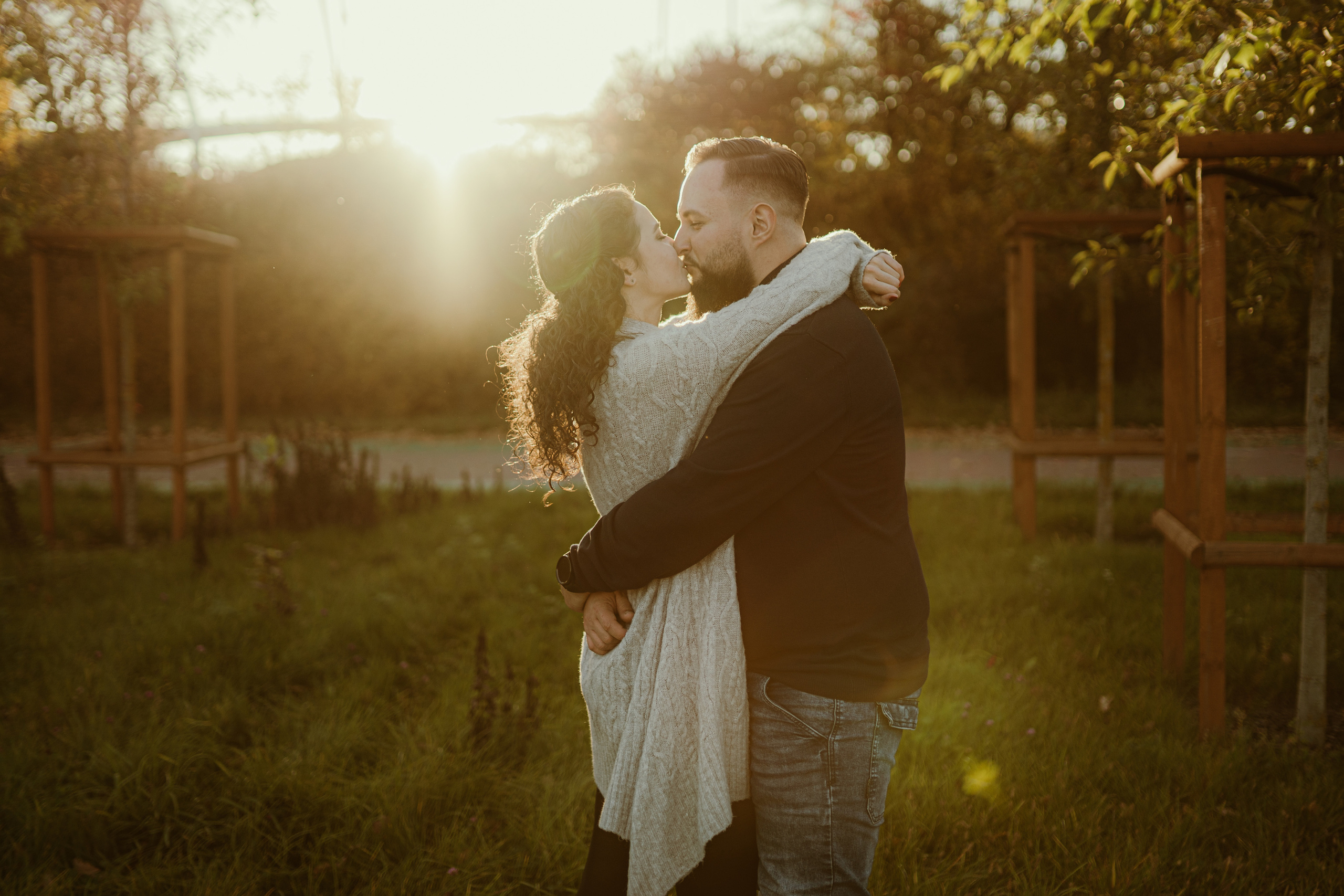 „Nawet najdalszą podróż zaczyna się od pierwszego kroku.” – Magda&Karol. Karkowskafoto - fotografia miłości