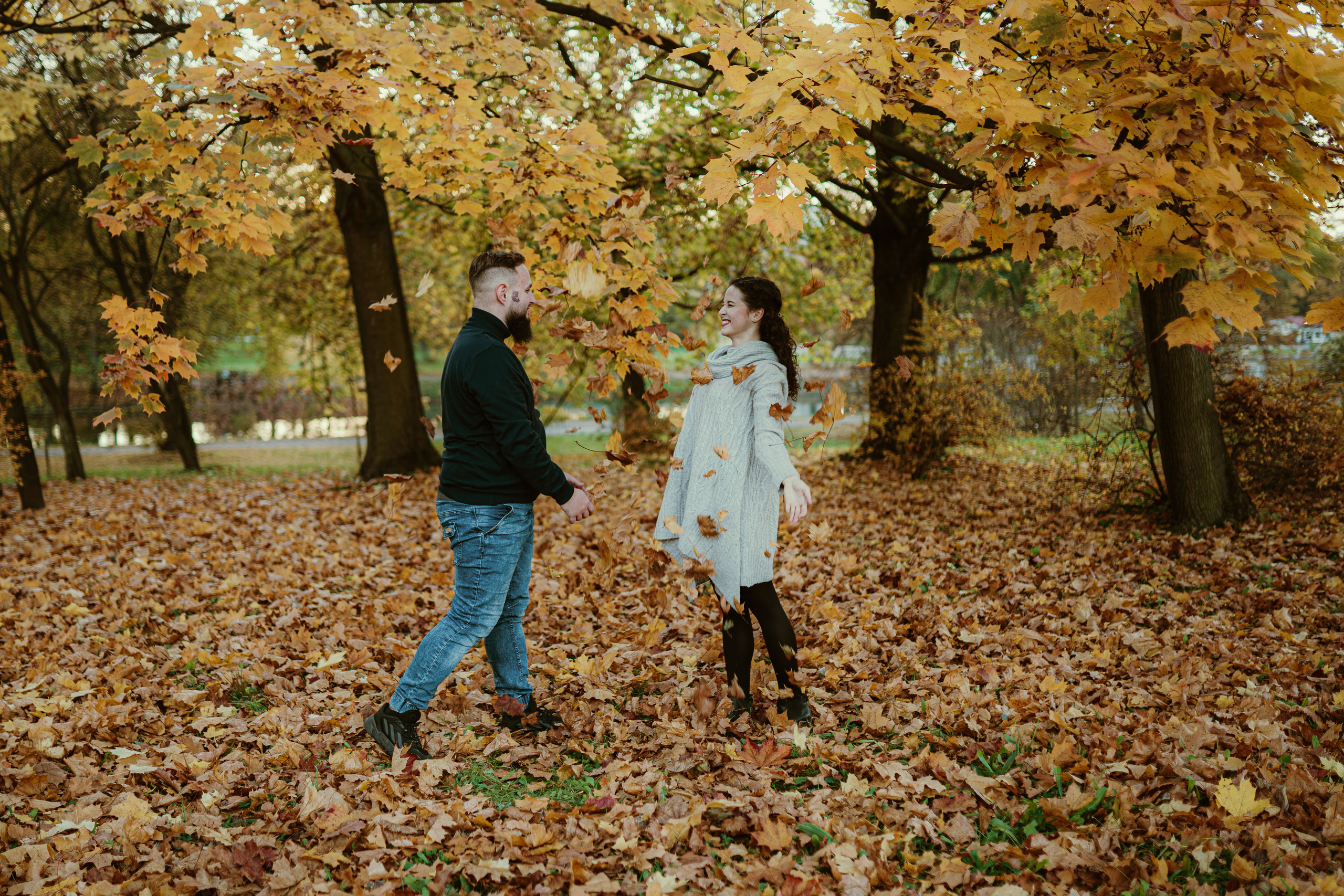 „Nawet najdalszą podróż zaczyna się od pierwszego kroku.” – Magda&Karol. Karkowskafoto - fotografia miłości