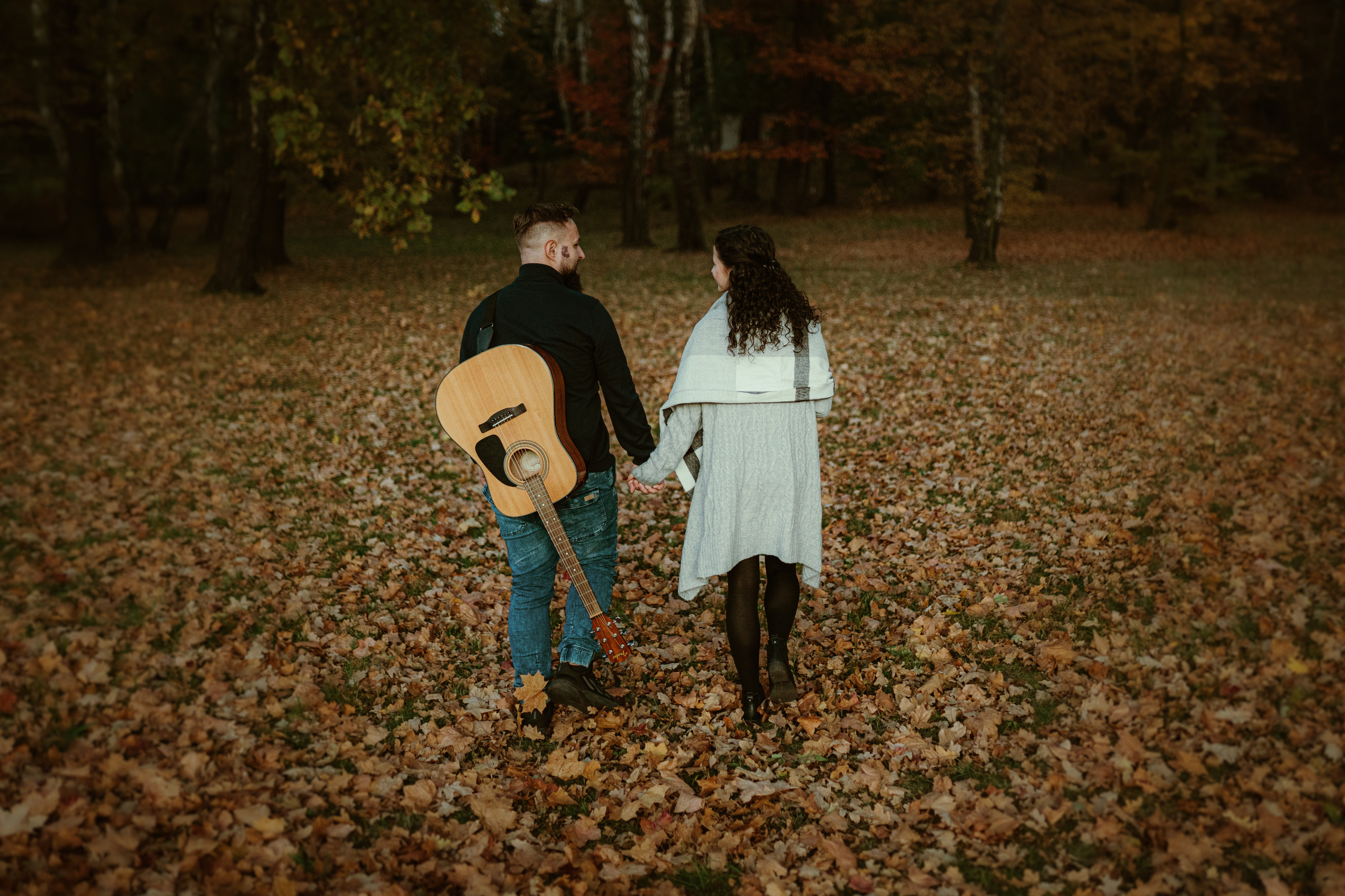„Nawet najdalszą podróż zaczyna się od pierwszego kroku.” – Magda&Karol. Karkowskafoto - fotografia miłości