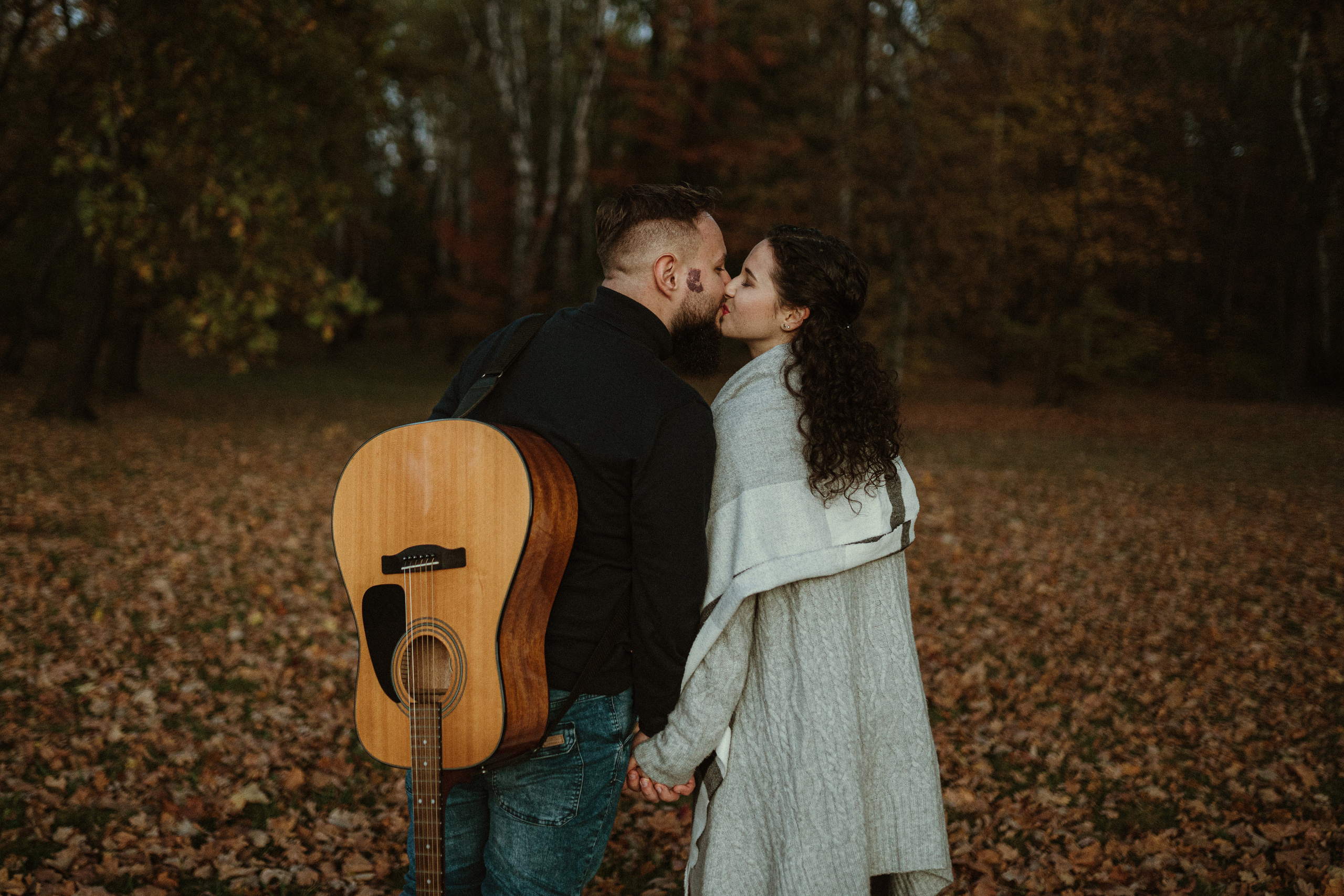 „Nawet najdalszą podróż zaczyna się od pierwszego kroku.” – Magda&Karol. Karkowskafoto - fotografia miłości