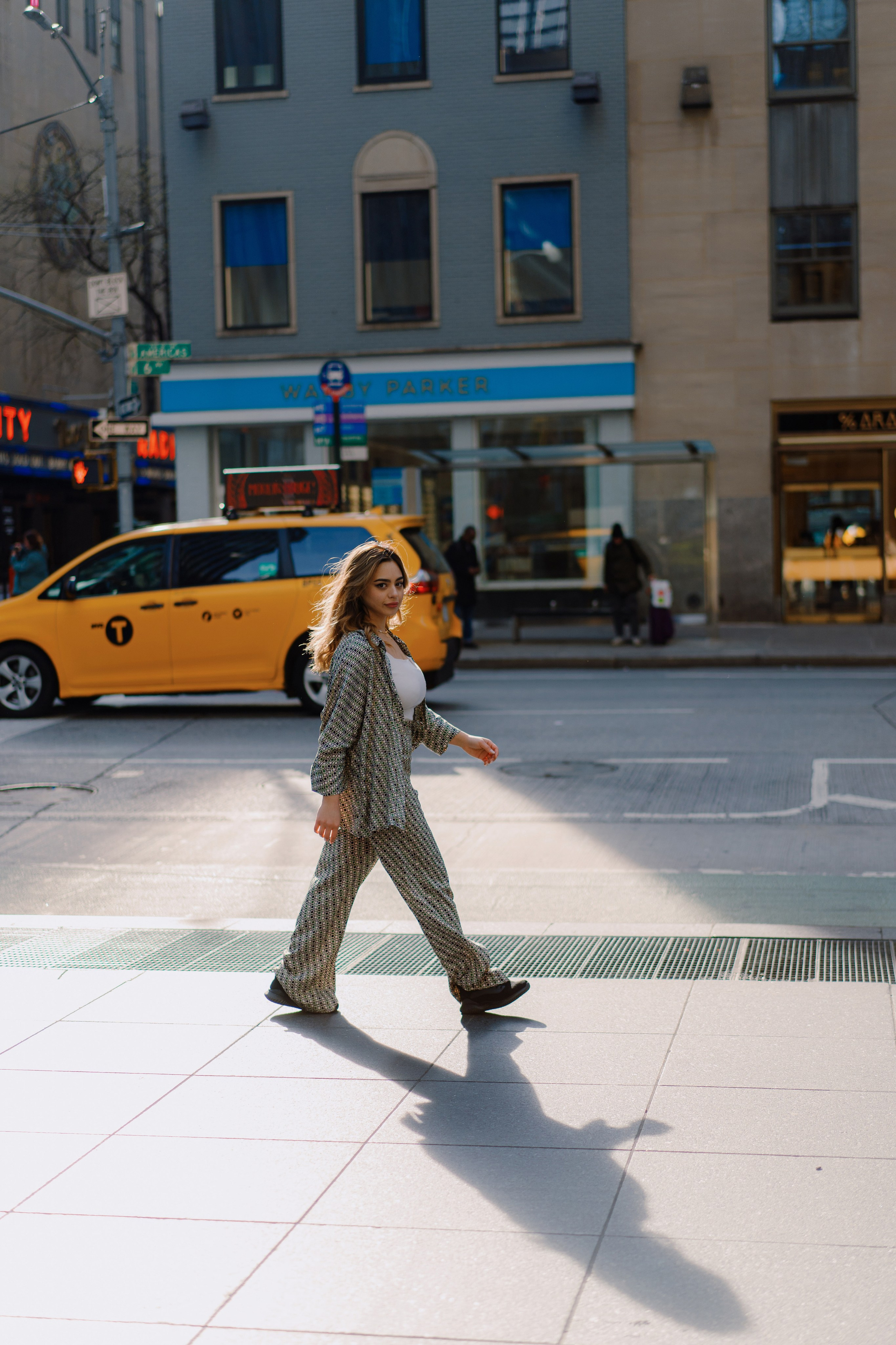 5th Avenue & Bryant Park Photography Sessions | NYC Portrait Location Guide. Videographer and photographer in New York // MAKAROV.VIDEO