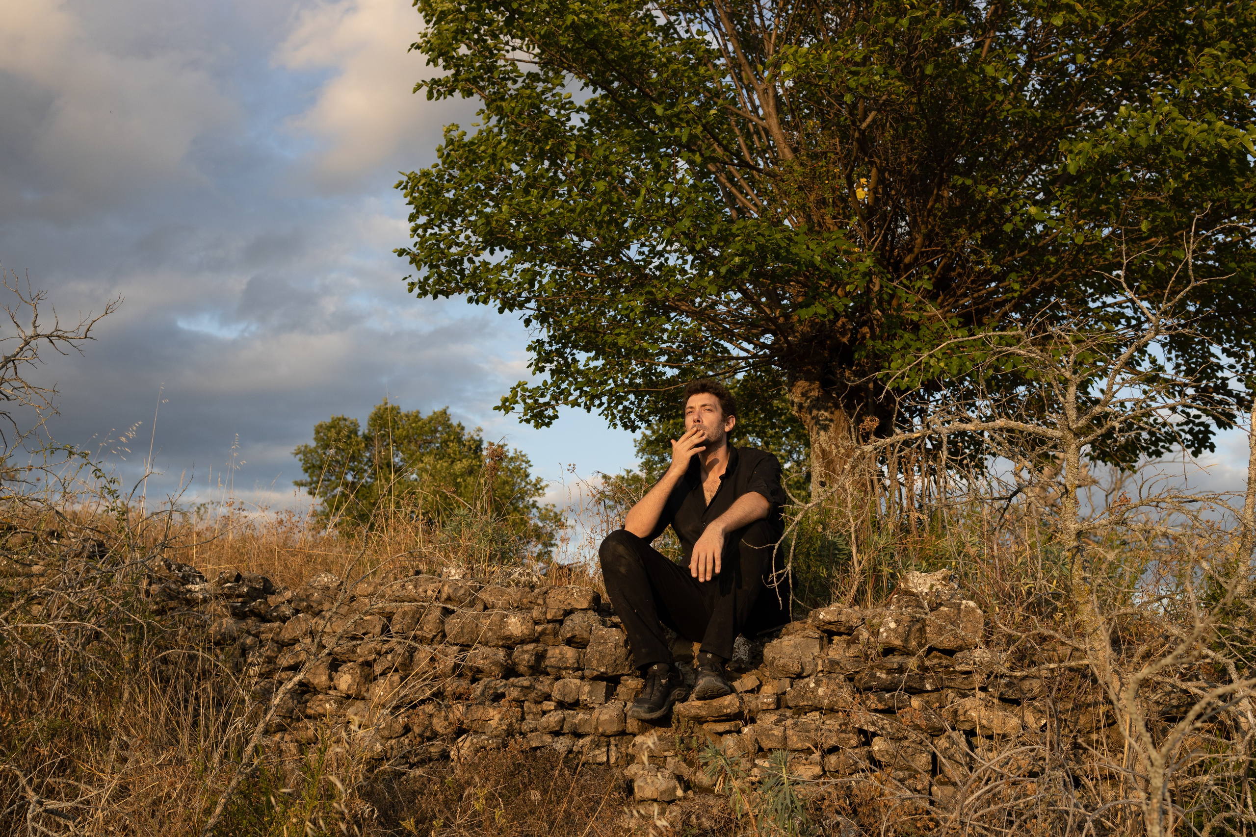 Portrait du portfolio d’un acteur Avignon Provence France. Histoires d’amour, séances photos de famille et de mariage en France