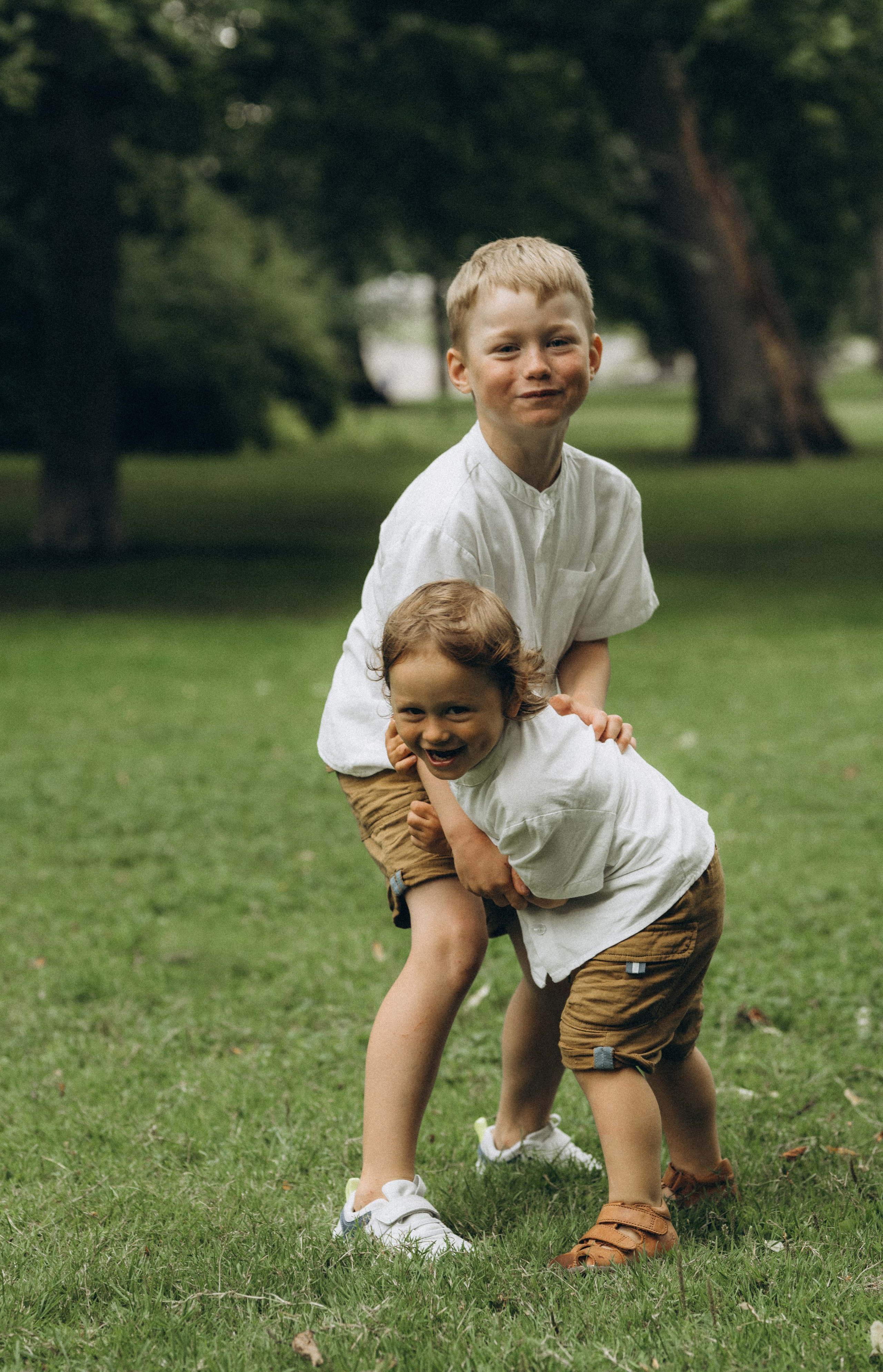 Kaivopuisto. Wedding and potrait photographer in Helsinki Vickan O