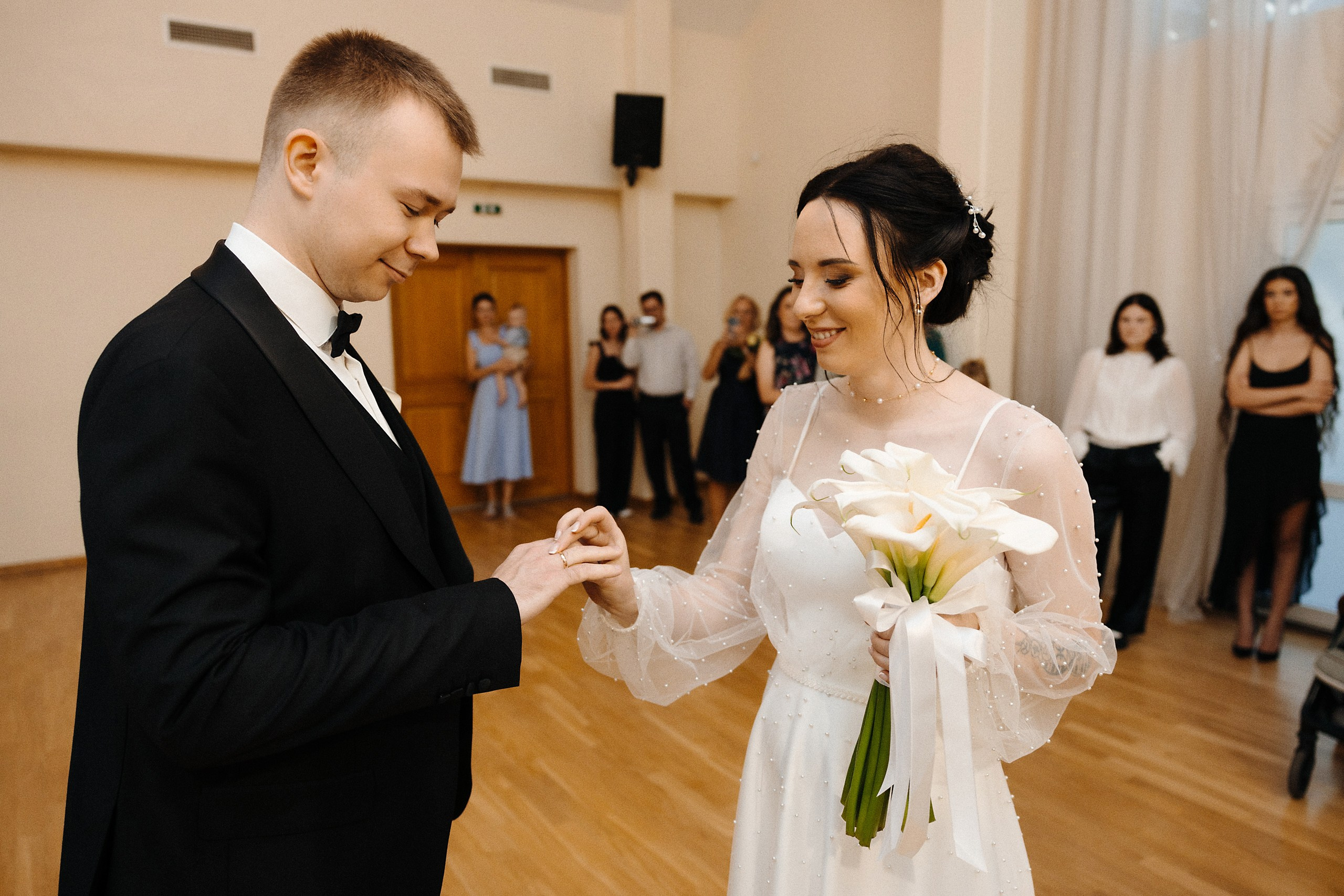 Яркая свадебная фотосессия в Доме Черноголовых, Рига, Латвия. Евгений Тимофеев | Свадебный и контент-фотограф и видеограф в Риге