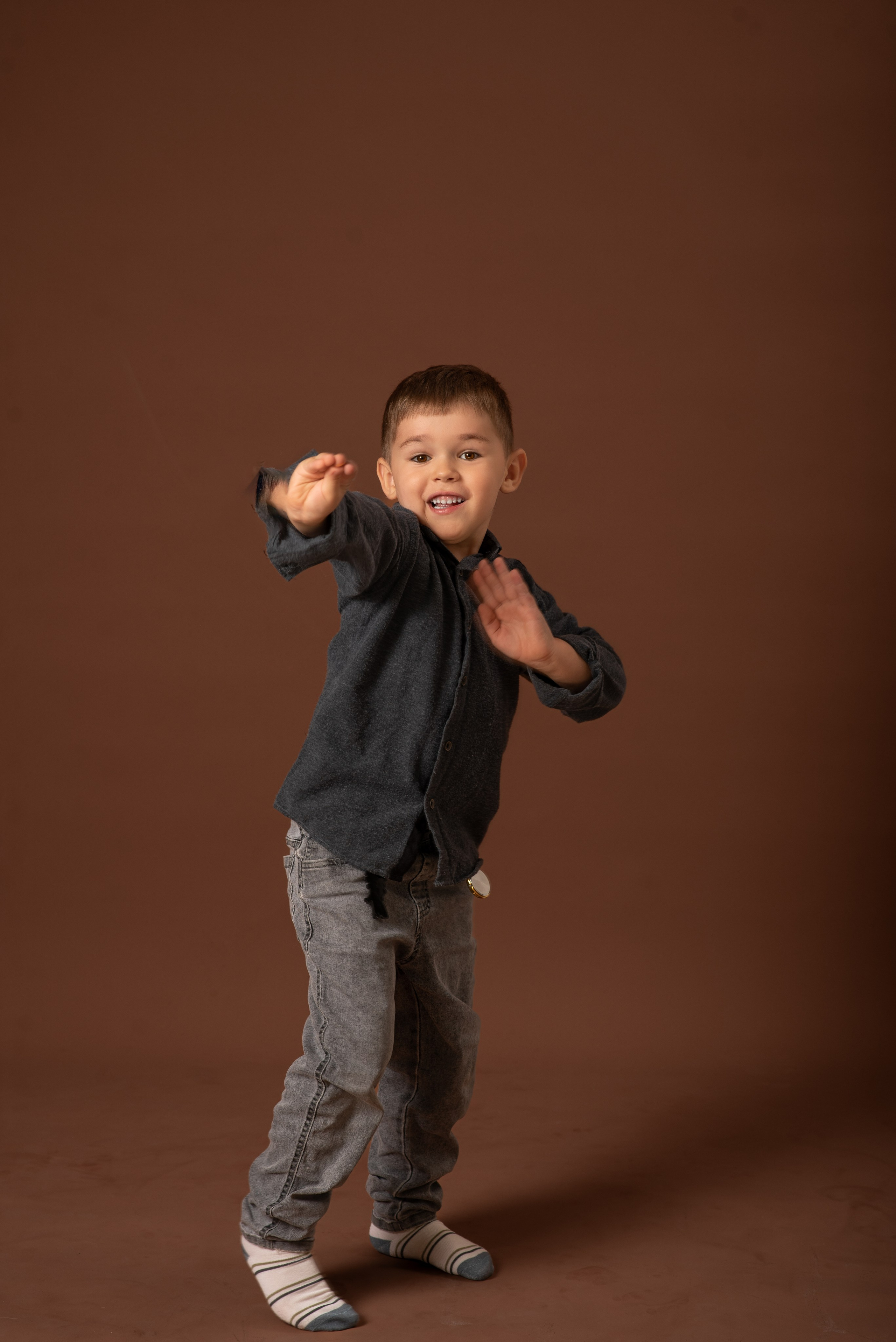 Живые эмоции, объятия, радость и искренние моменты Ваших поколений. Я — семейный фотограф в Анталии, создаю тёплые и естественные фотографии для Вашей семьи