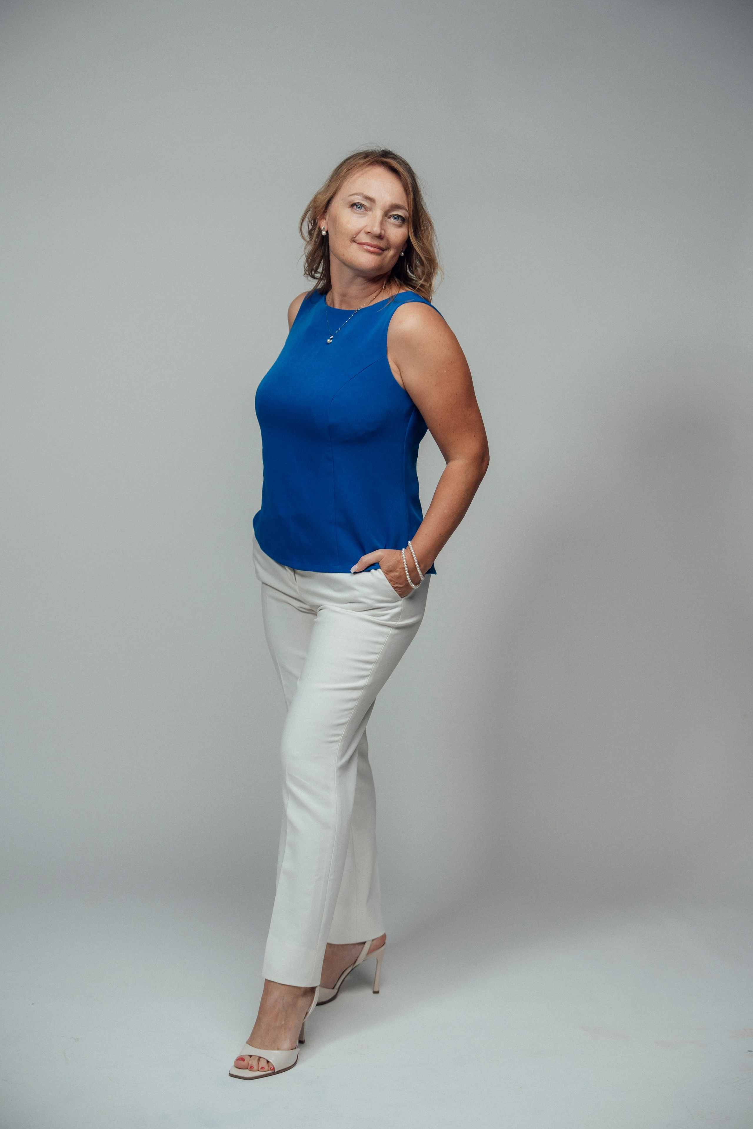 Business content. Tania Bonnet | Professional photographer in Tenerife — Flying dress sessions