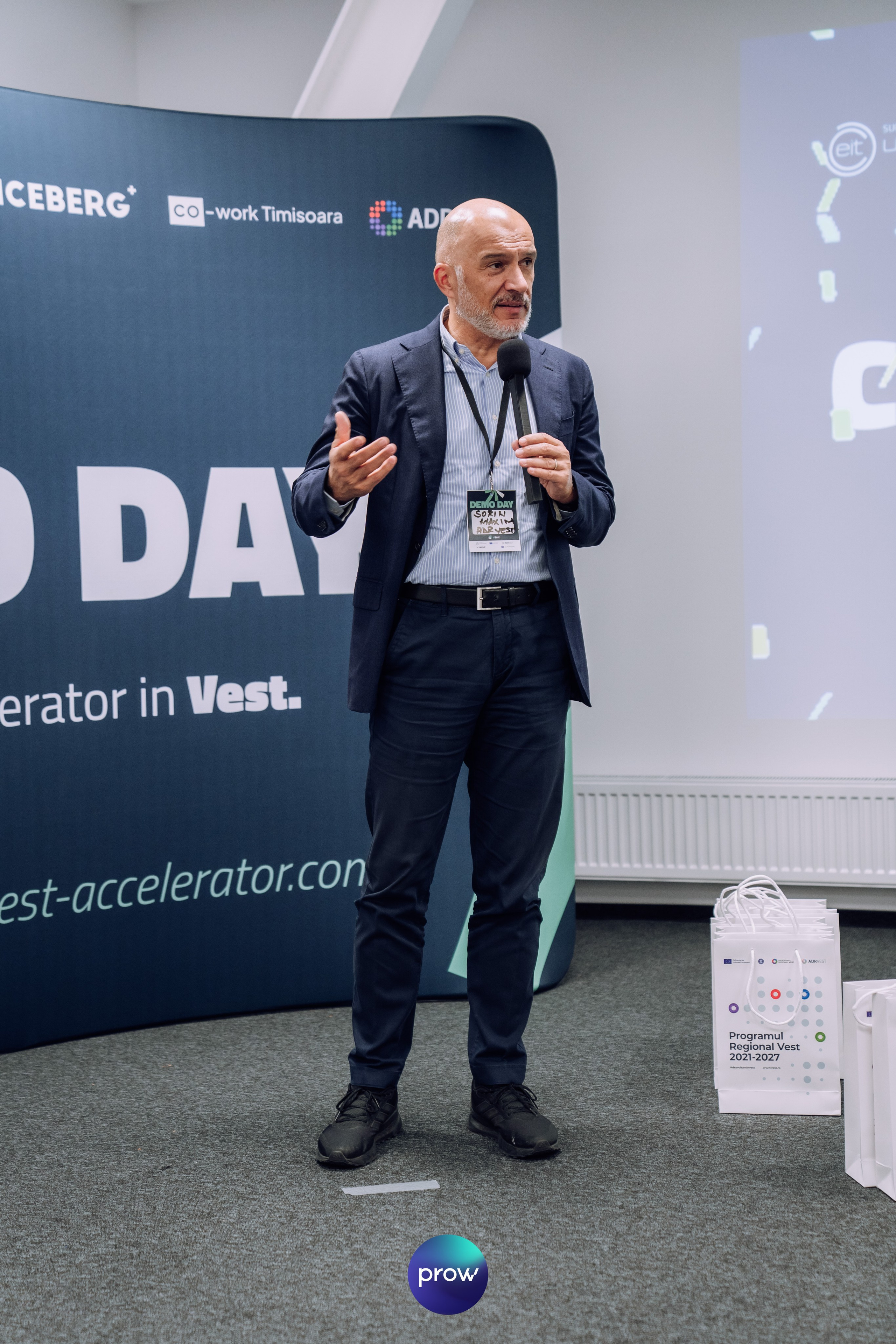InVest DemoDay @ Cowork. Cozac Cristian Photographer