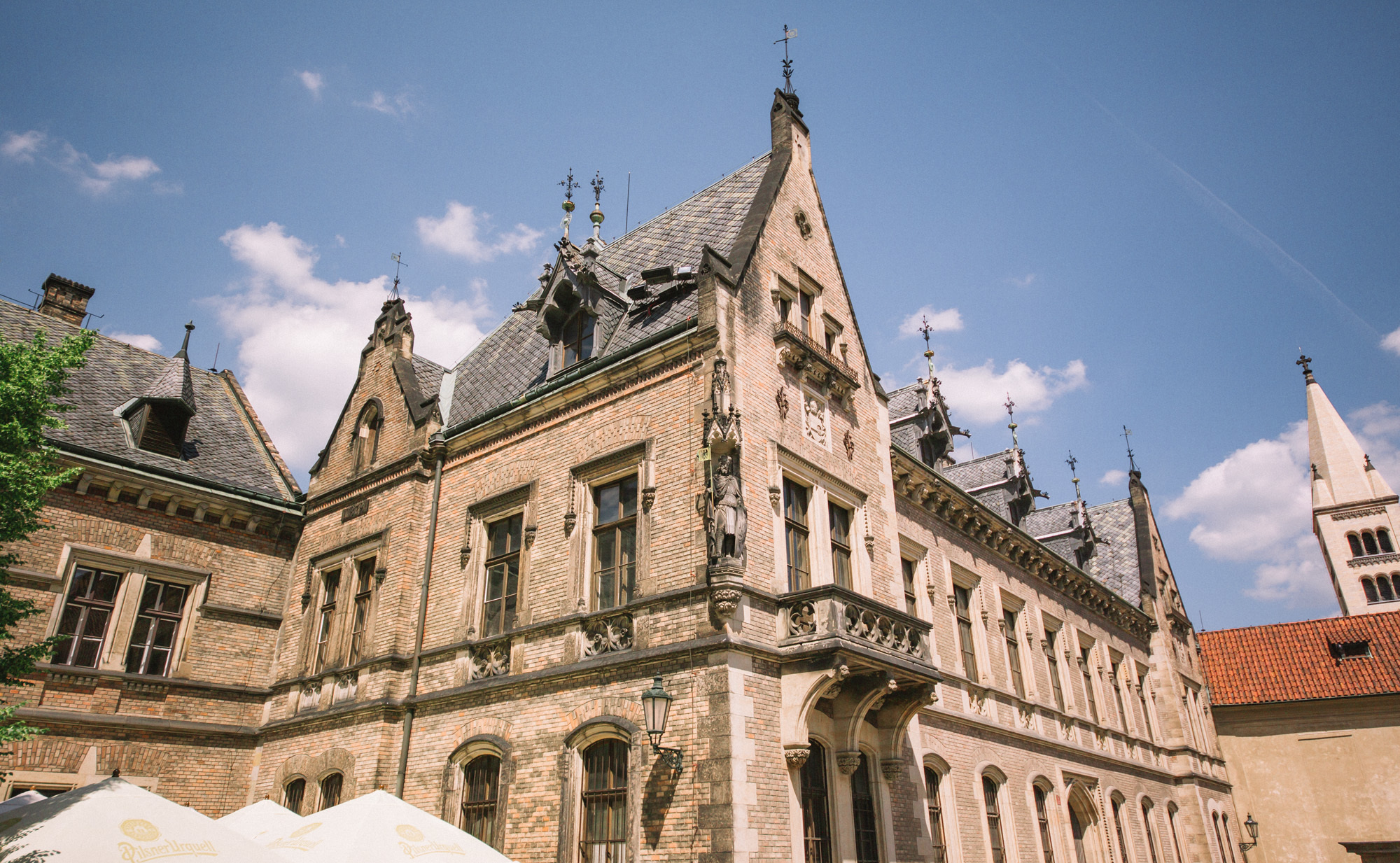 Romantic wedding in Prague. Wedding and portrait photographer in Poland Vitali Frozen