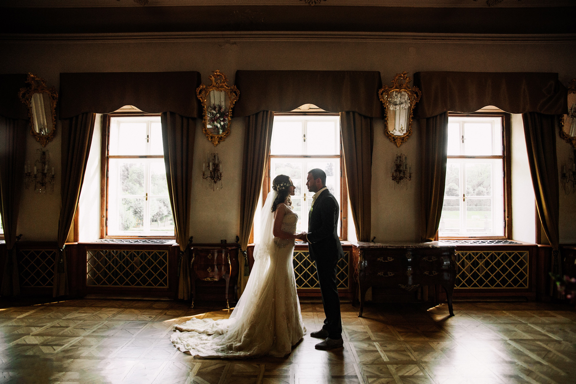 Romantic wedding in Prague. Wedding and portrait photographer in Poland Vitali Frozen