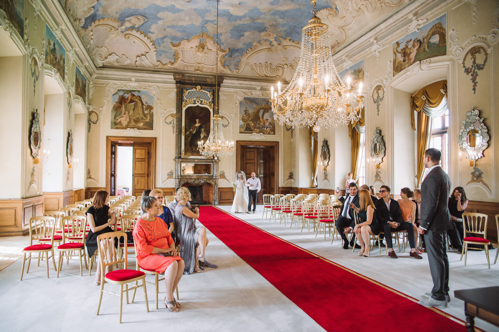 Romantic wedding in Prague. Wedding and portrait photographer in Poland Vitali Frozen