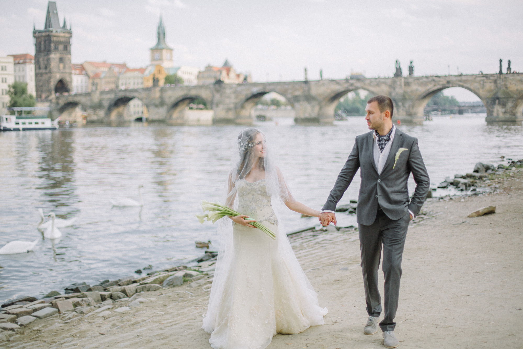 Romantic wedding in Prague. Wedding and portrait photographer in Poland Vitali Frozen
