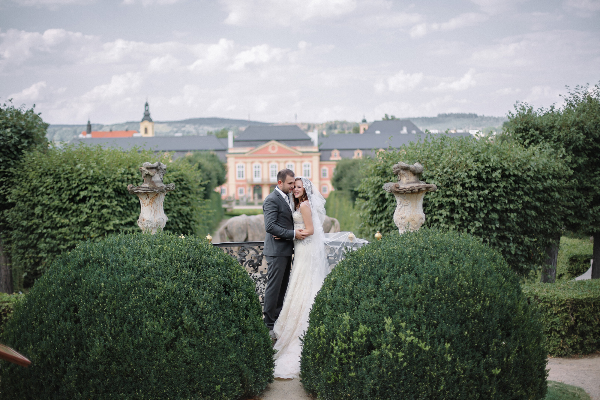 Romantic wedding in Prague. Wedding and portrait photographer in Poland Vitali Frozen
