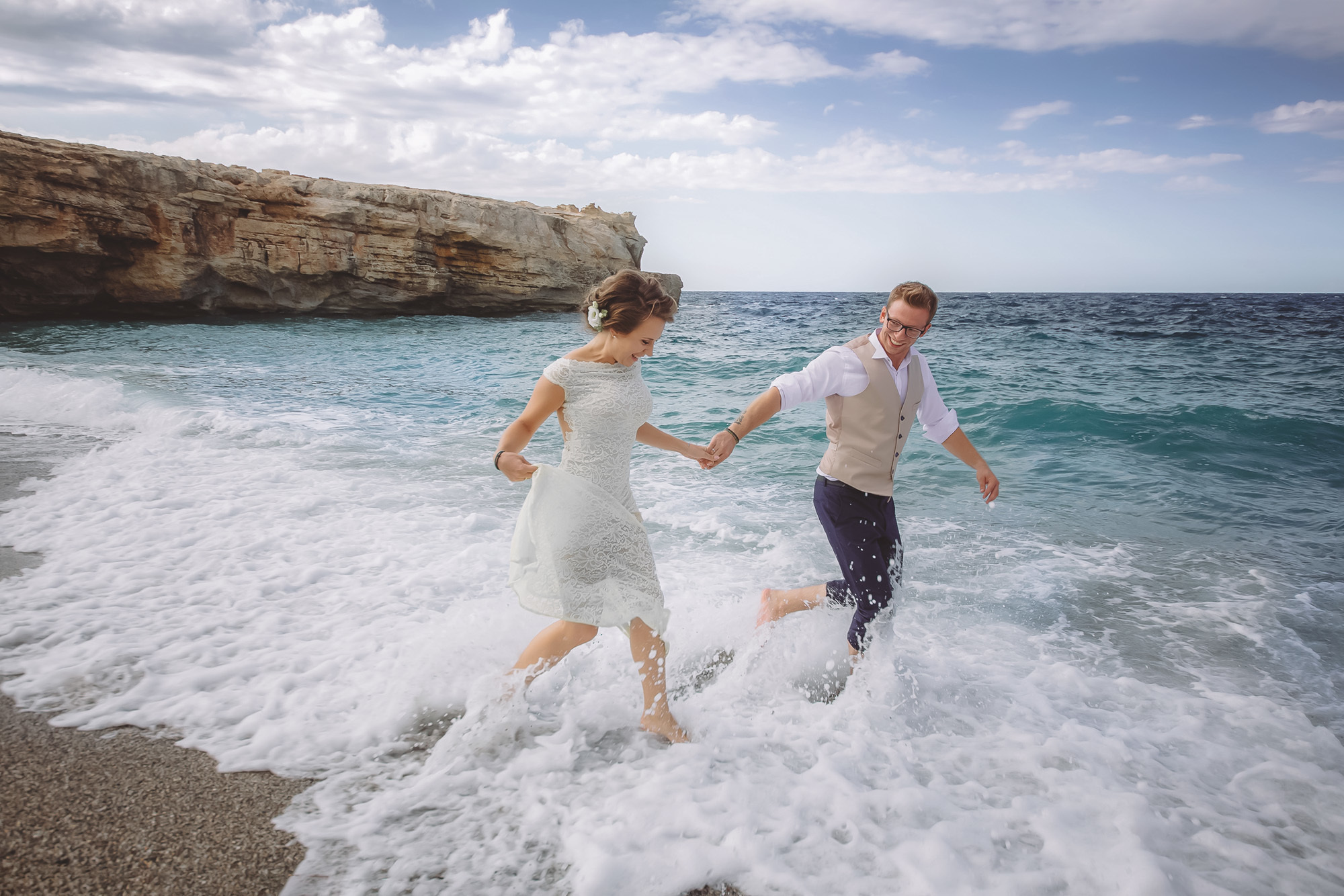newly weds run by the sea