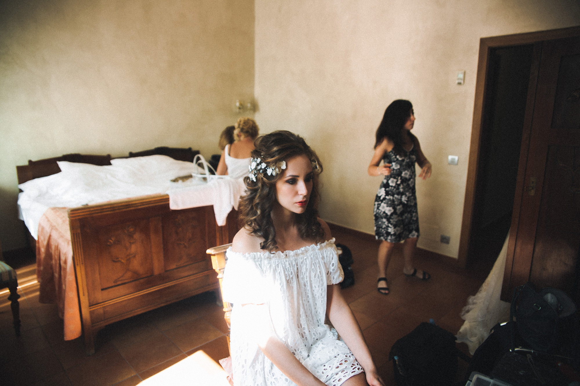 Romantic wedding in Prague. Wedding and portrait photographer in Poland Vitali Frozen