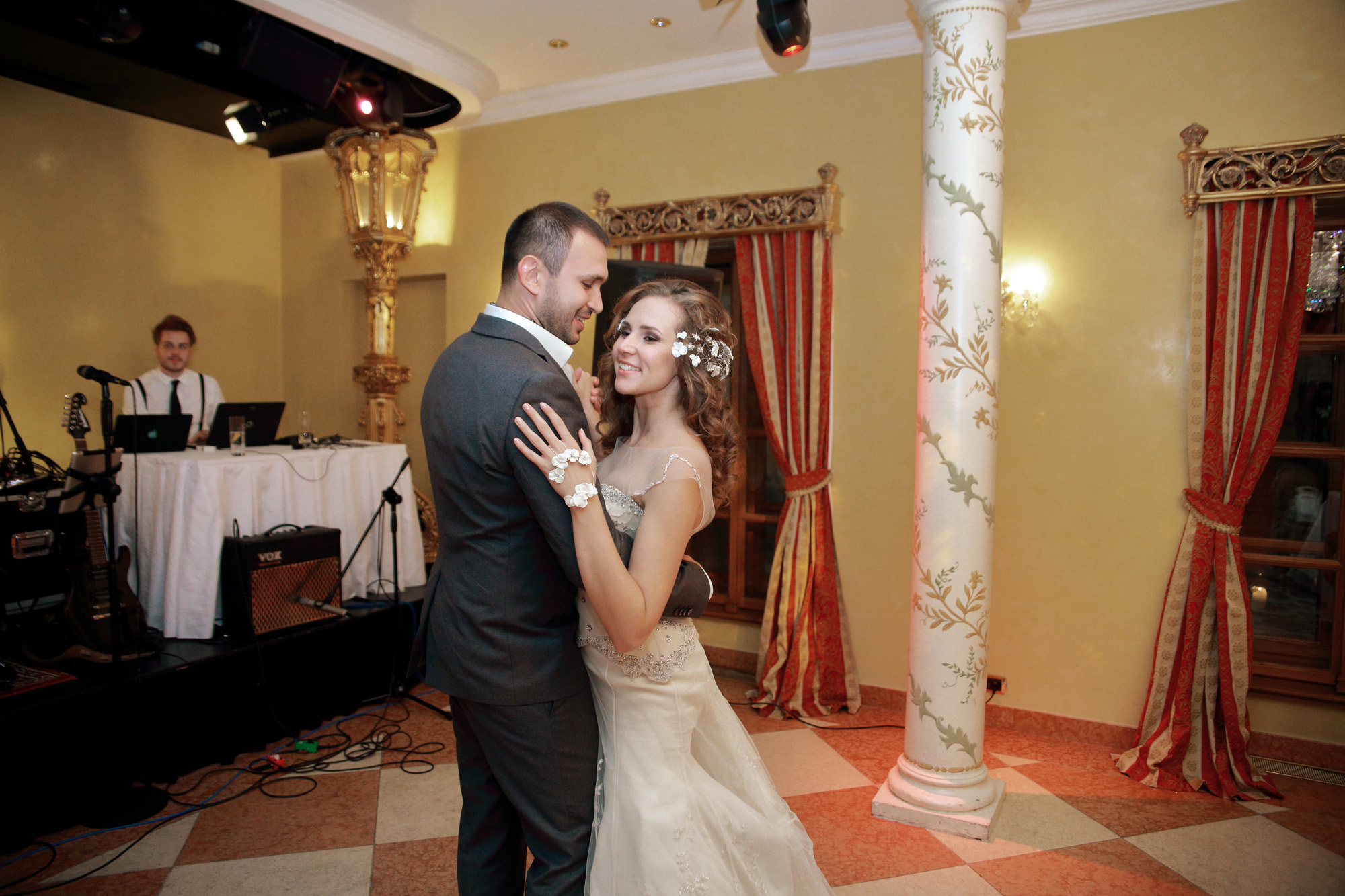 Romantic wedding in Prague. Wedding and portrait photographer in Poland Vitali Frozen