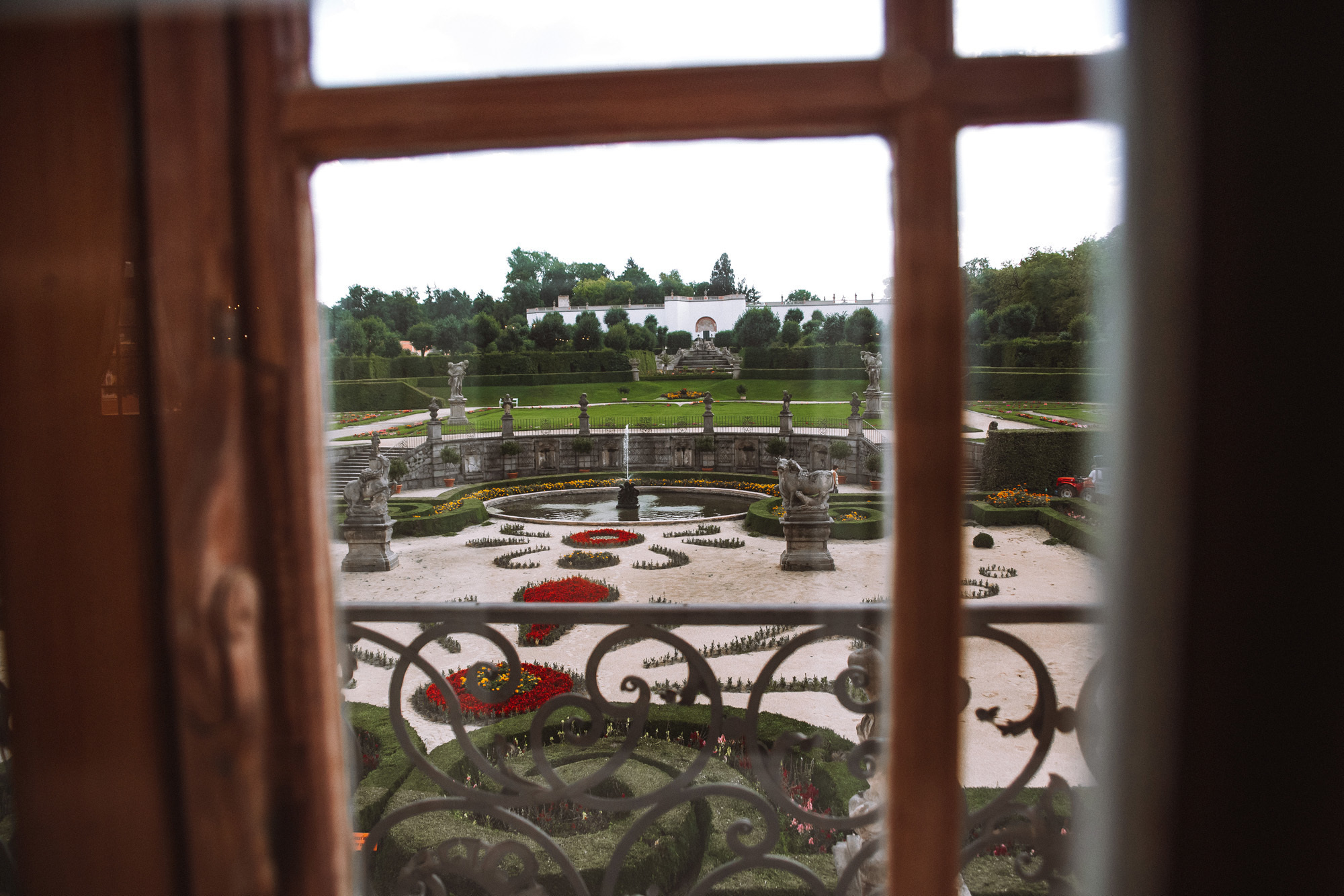 Romantic wedding in Prague. Wedding and portrait photographer in Poland Vitali Frozen